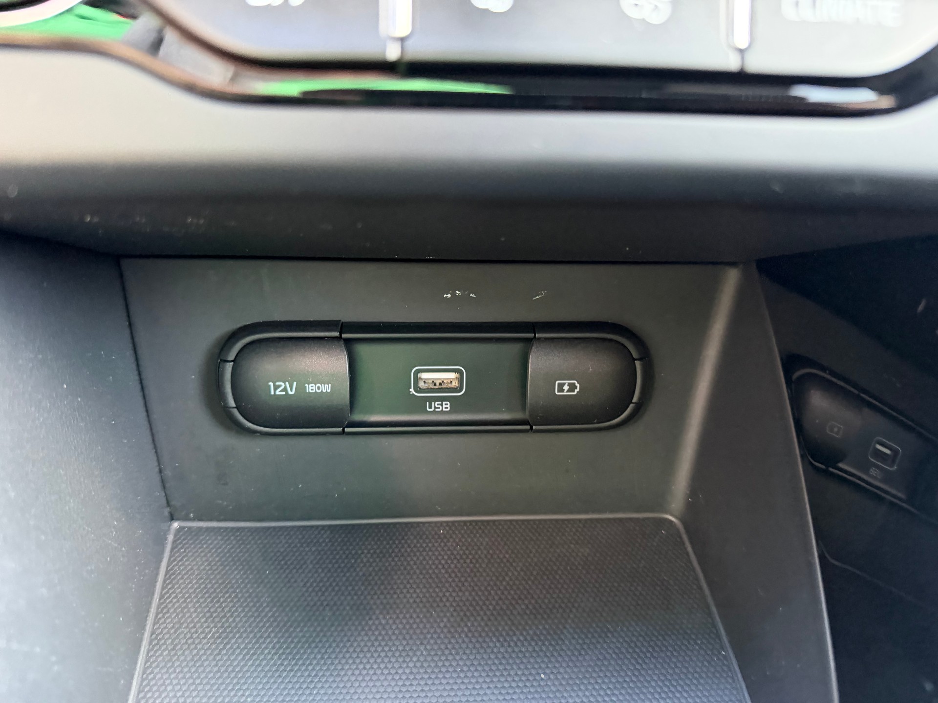 KIA Niro 1.6GDi Plug-in Hybrid Power DCT VÉHICULE SOIGNÉ-image-52