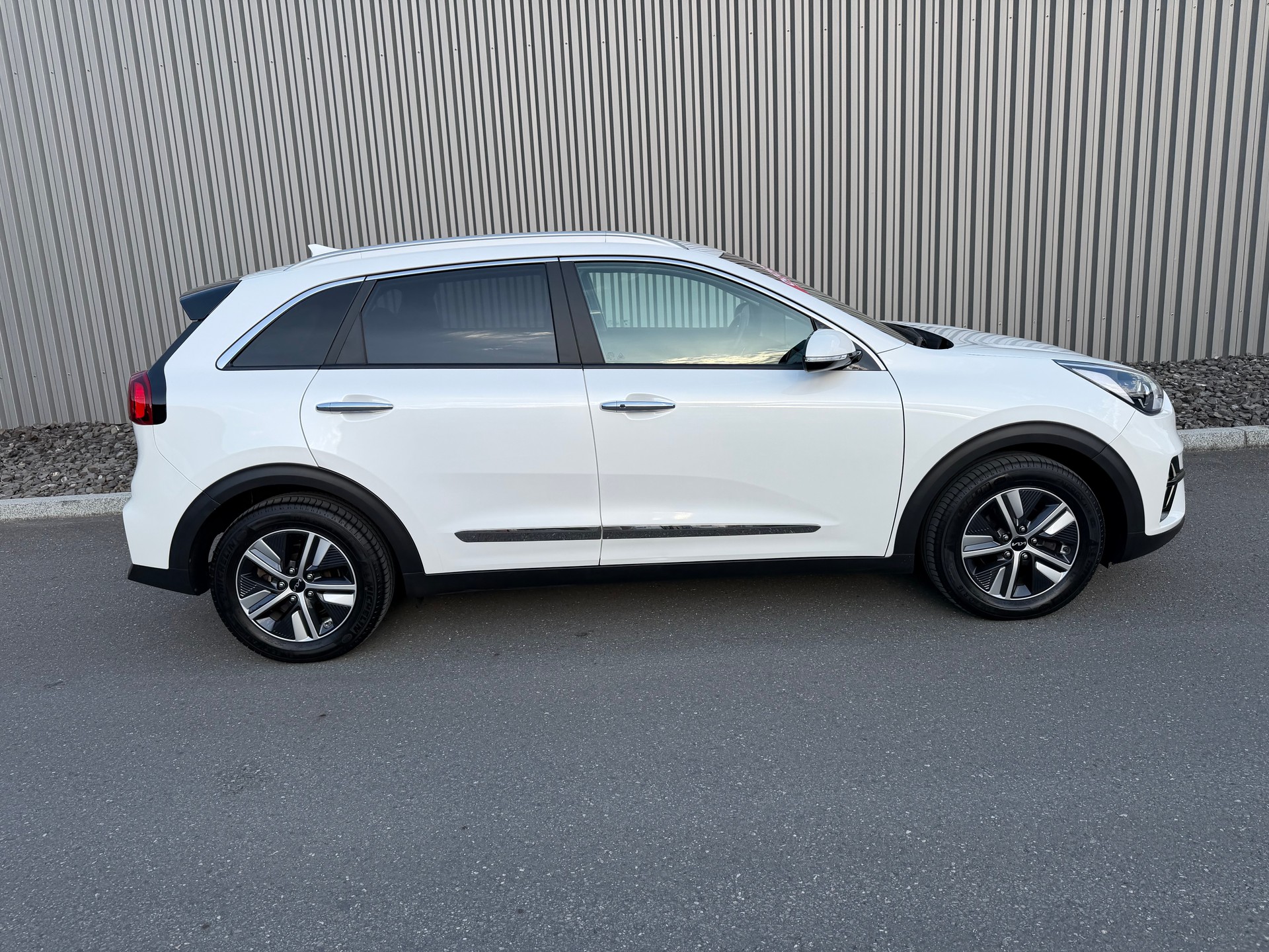 KIA Niro 1.6GDi Plug-in Hybrid Power DCT VÉHICULE SOIGNÉ-image-8