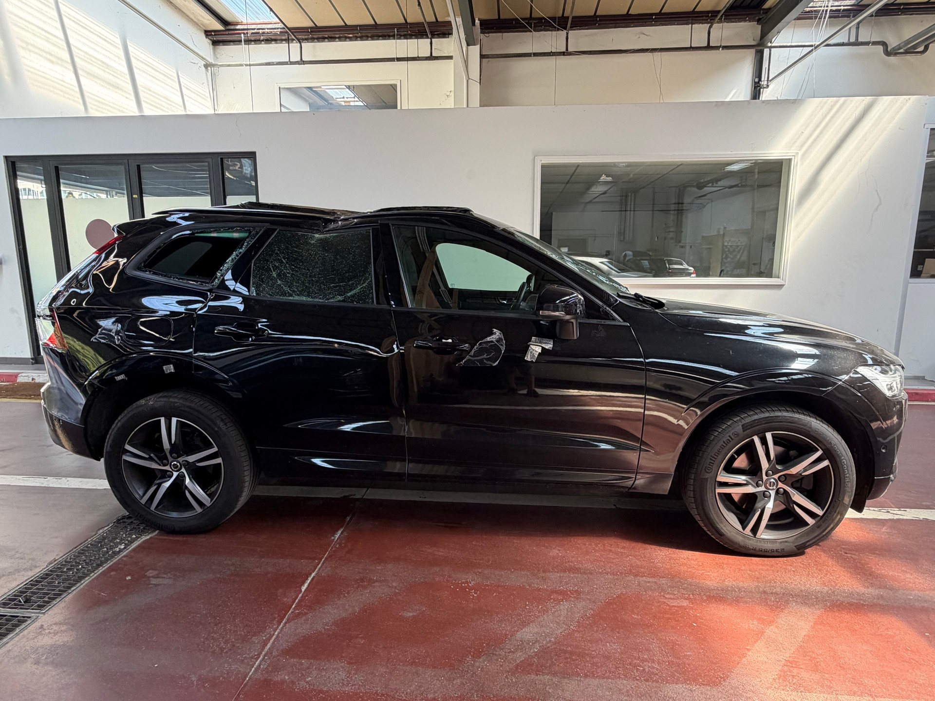 VOLVO XC60 T5 AWD Momentum Geartronic-image-3