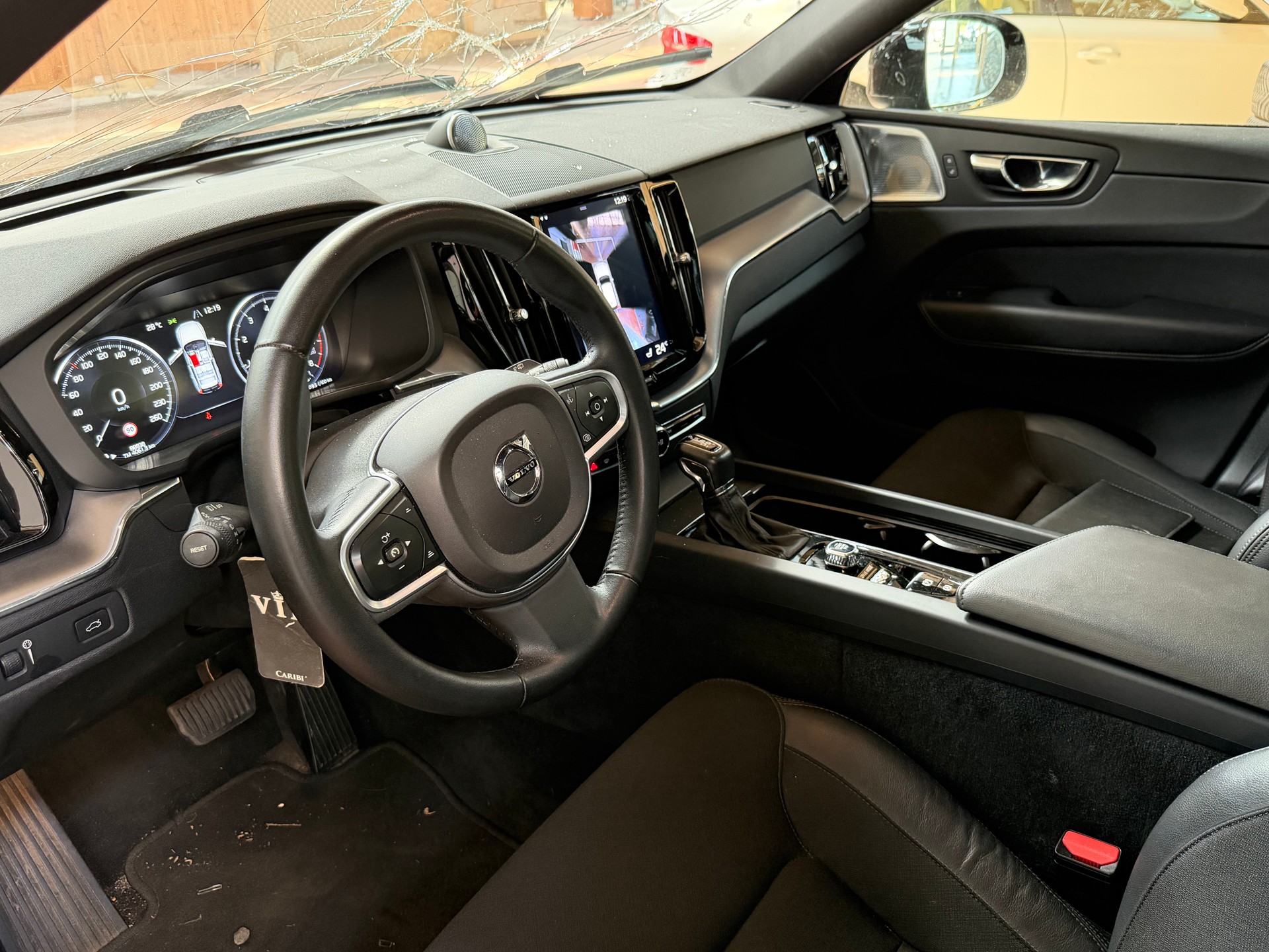 VOLVO XC60 T5 AWD Momentum Geartronic-image-16