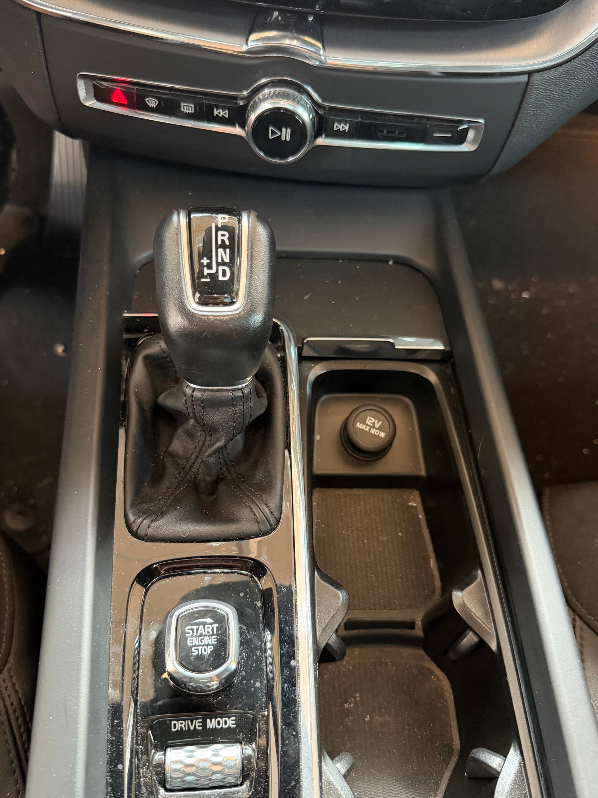 VOLVO XC60 T5 AWD Momentum Geartronic-image-15