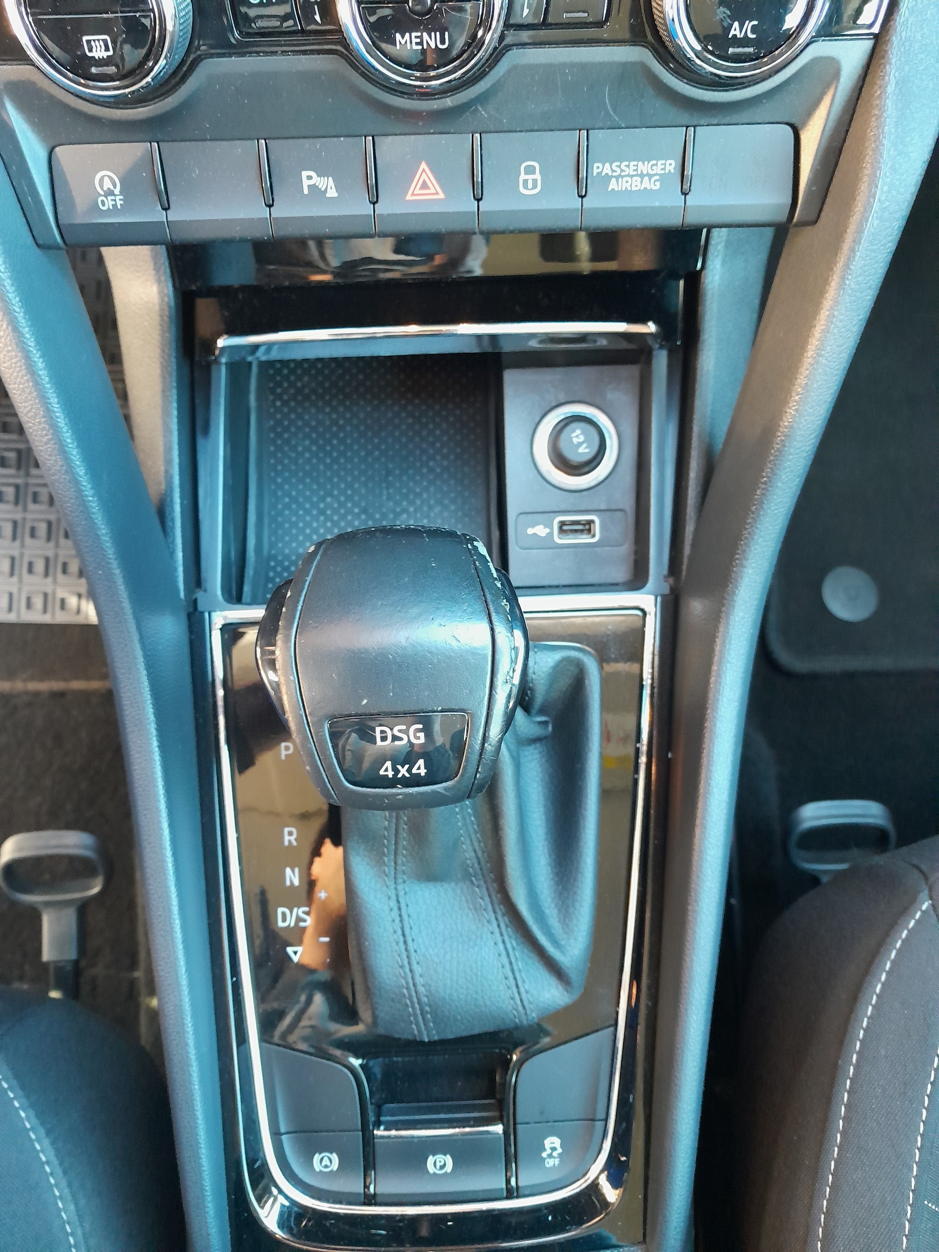 SKODA Karoq 2.0 TDI CR Ambition 4x4 DSG-image-10