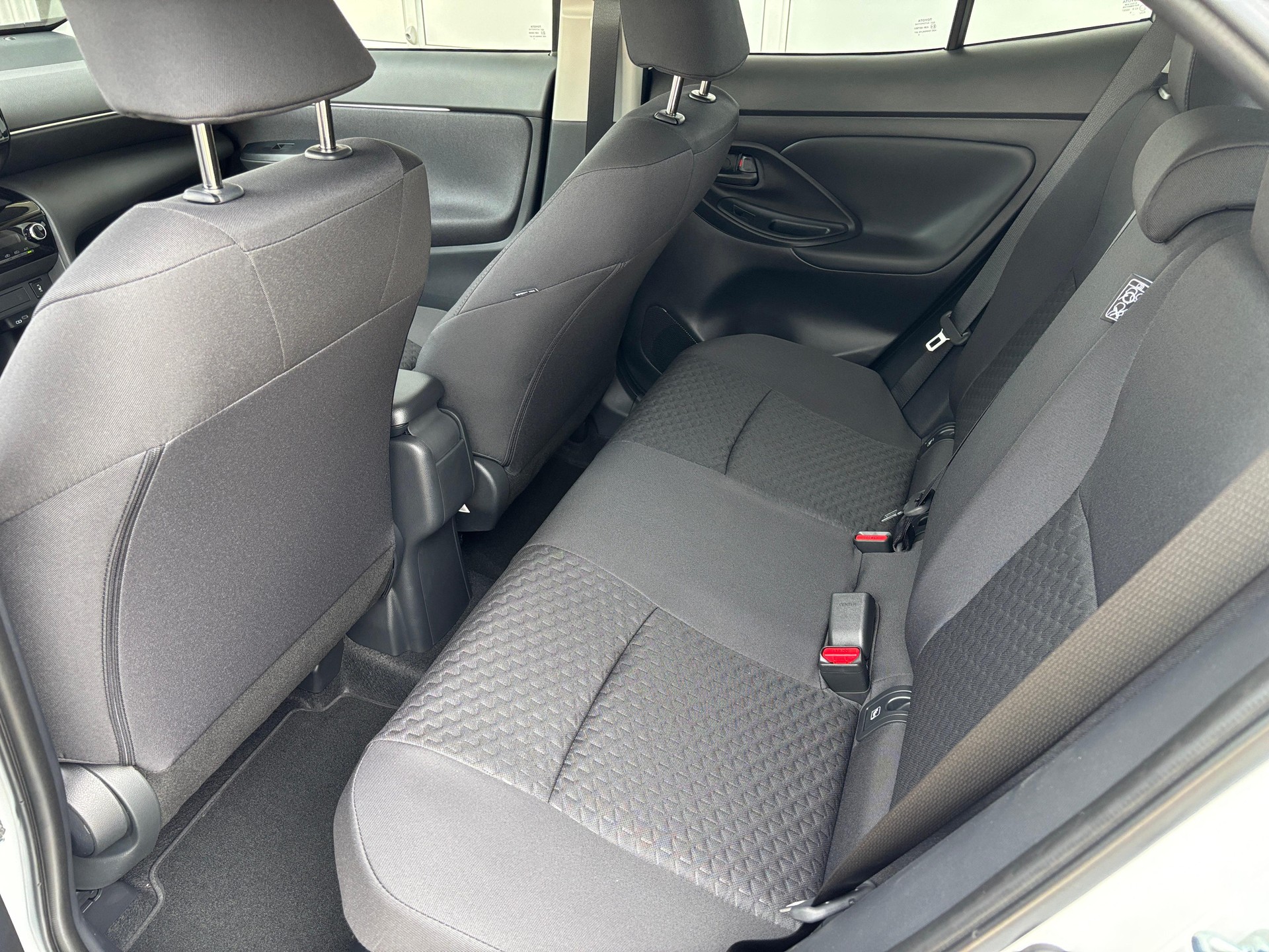 TOYOTA Yaris Cross 1.5 VVT-i HSD Comfort AWD-i-image-9