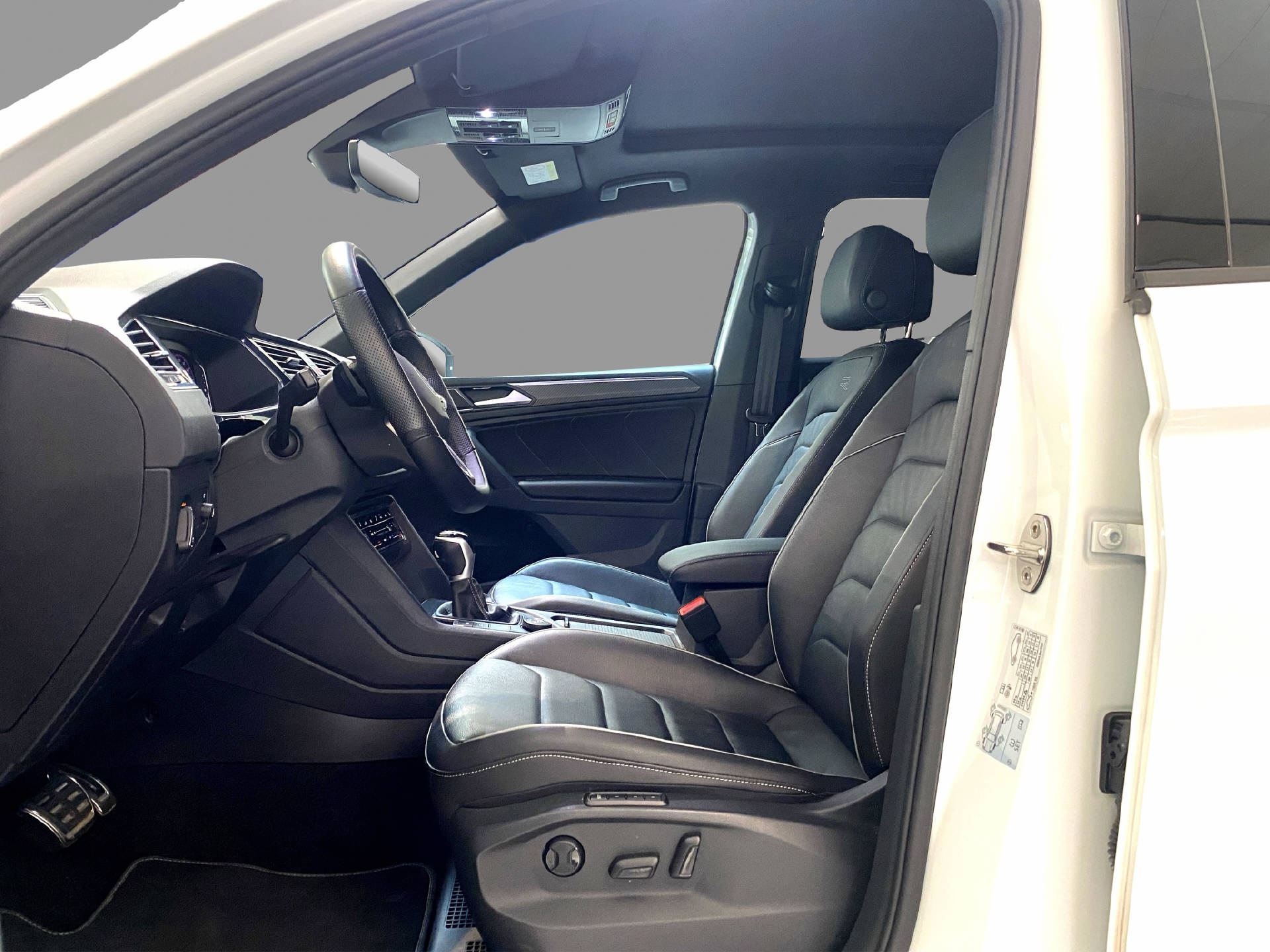 VW Tiguan 2.0 TDI SCR R-Line DSG-image-5