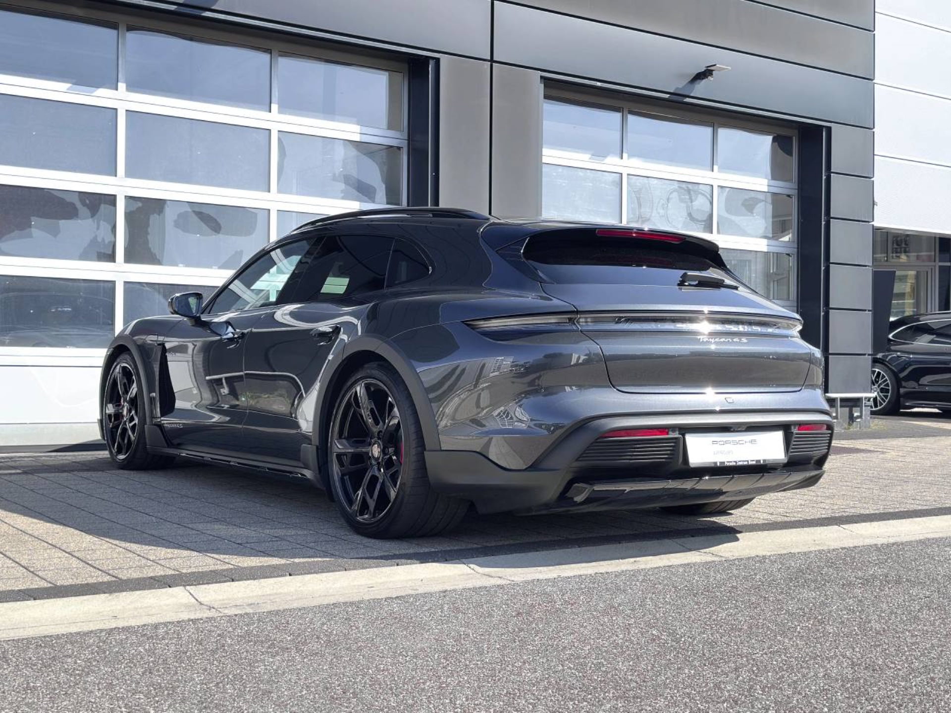 PORSCHE Taycan 4S Cross Turismo-image-9