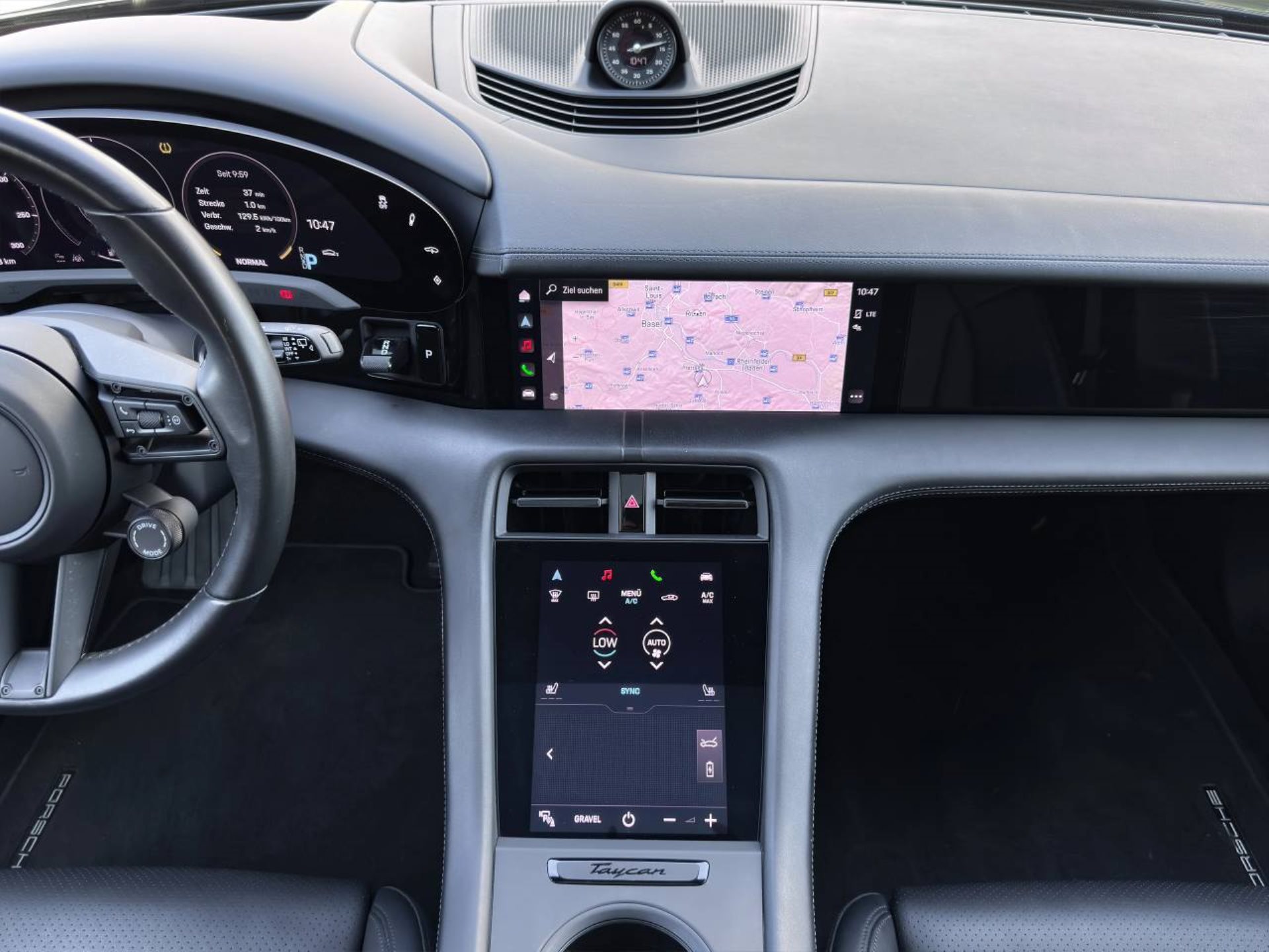 PORSCHE Taycan 4S Cross Turismo-image-17