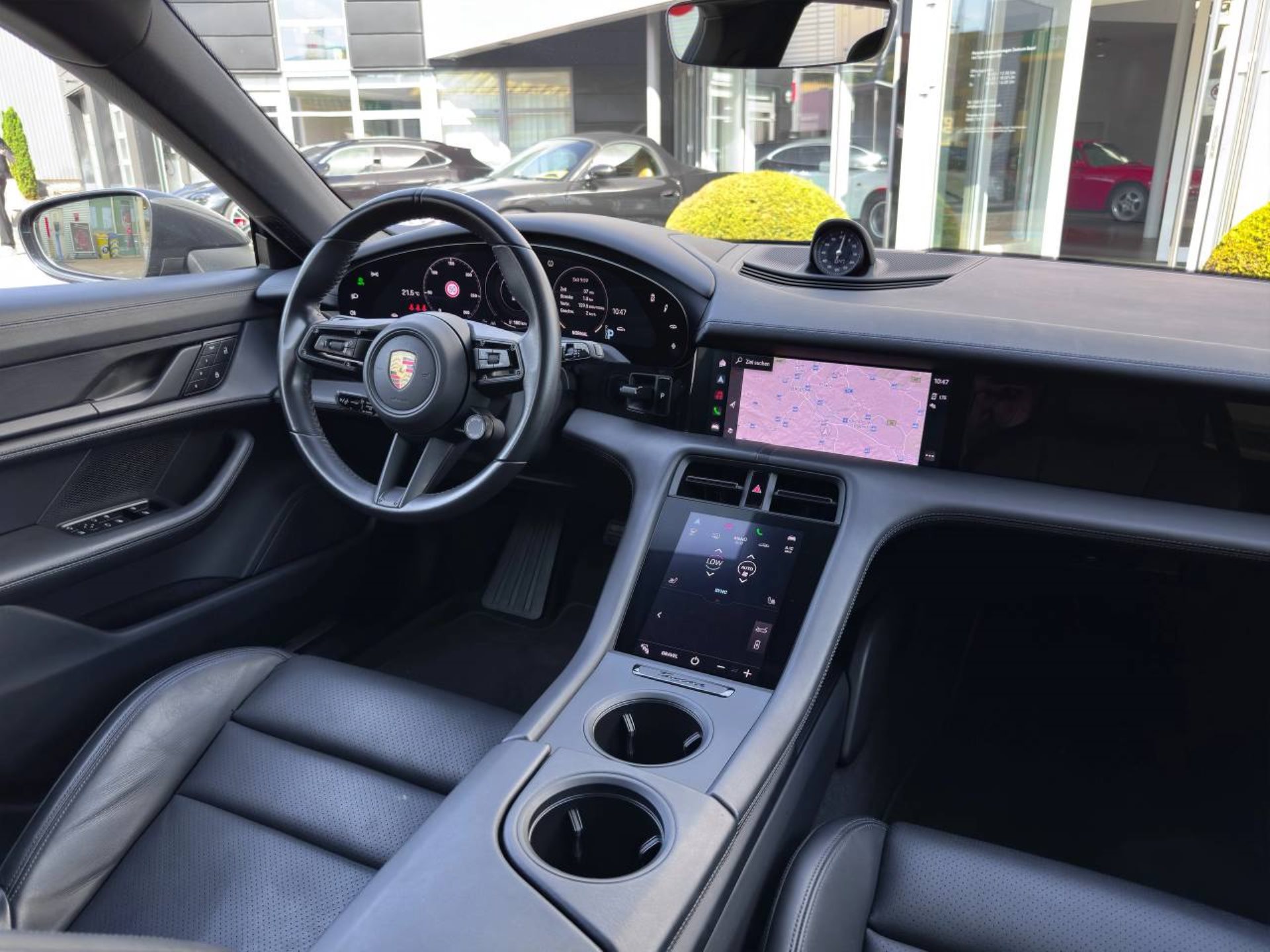 PORSCHE Taycan 4S Cross Turismo-image-18