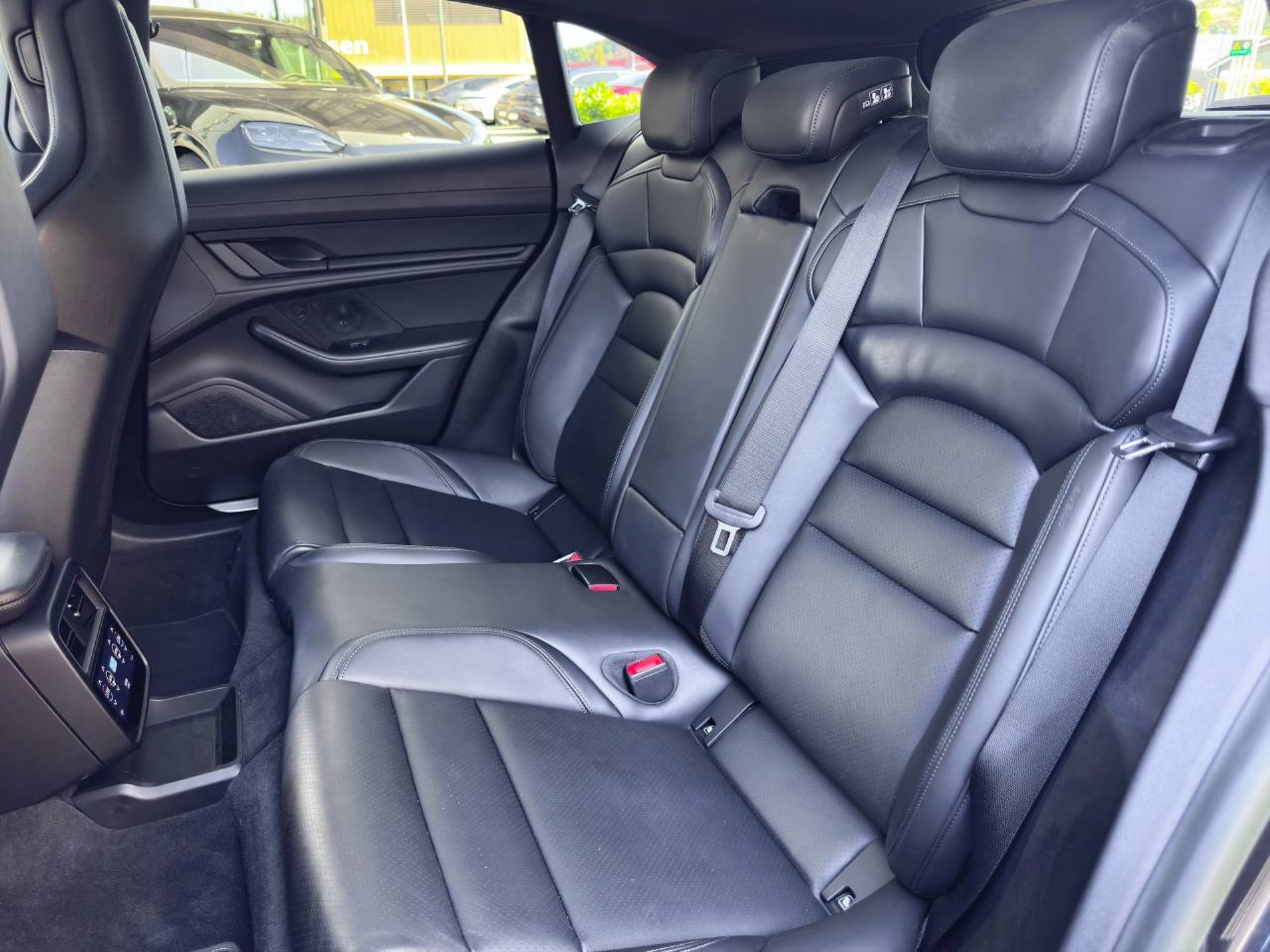 PORSCHE Taycan 4S Cross Turismo-image-24
