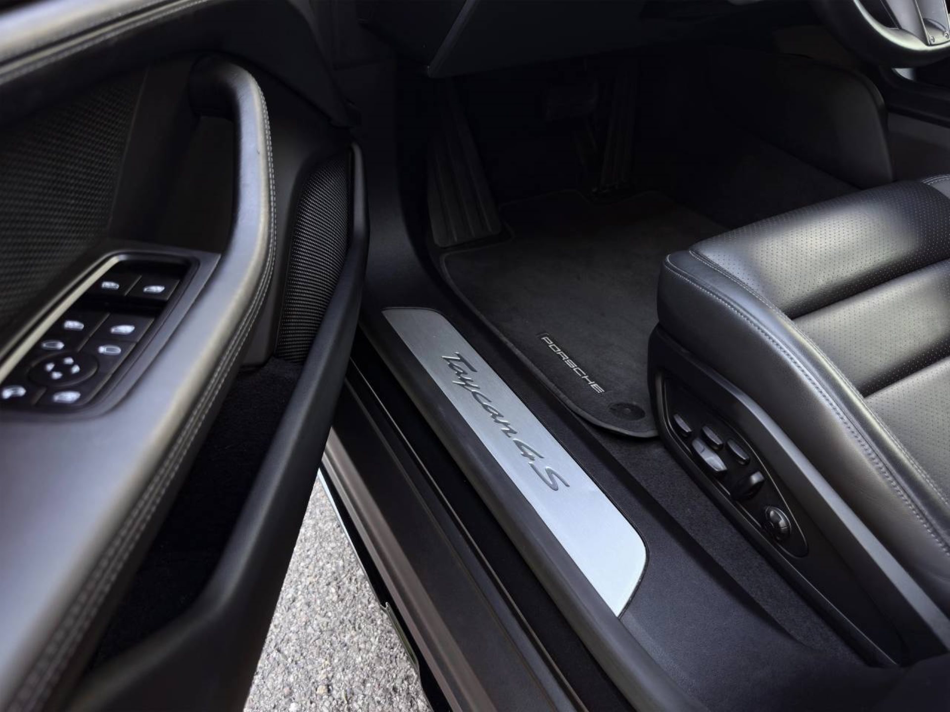 PORSCHE Taycan 4S Cross Turismo-image-16