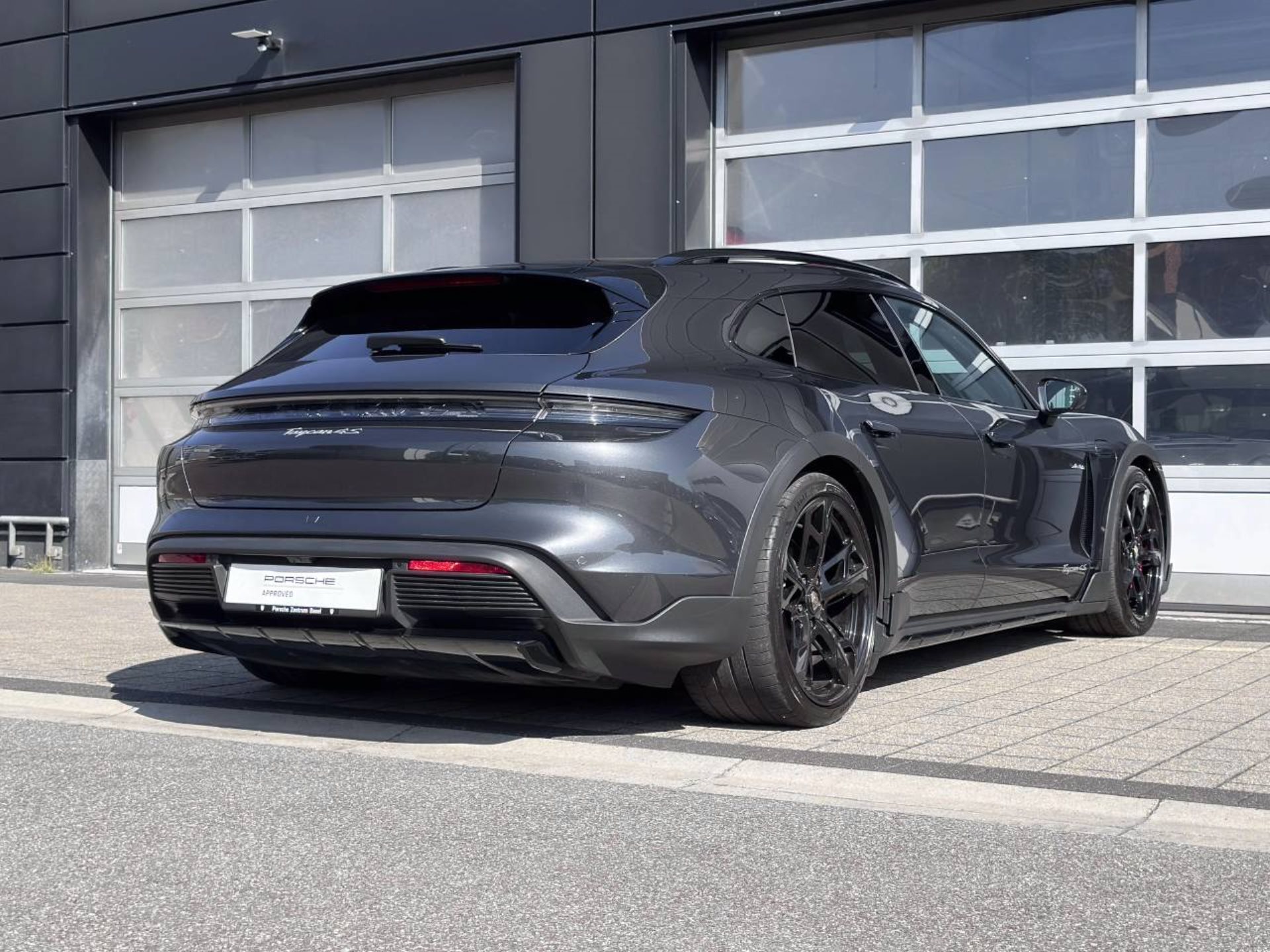PORSCHE Taycan 4S Cross Turismo-image-10