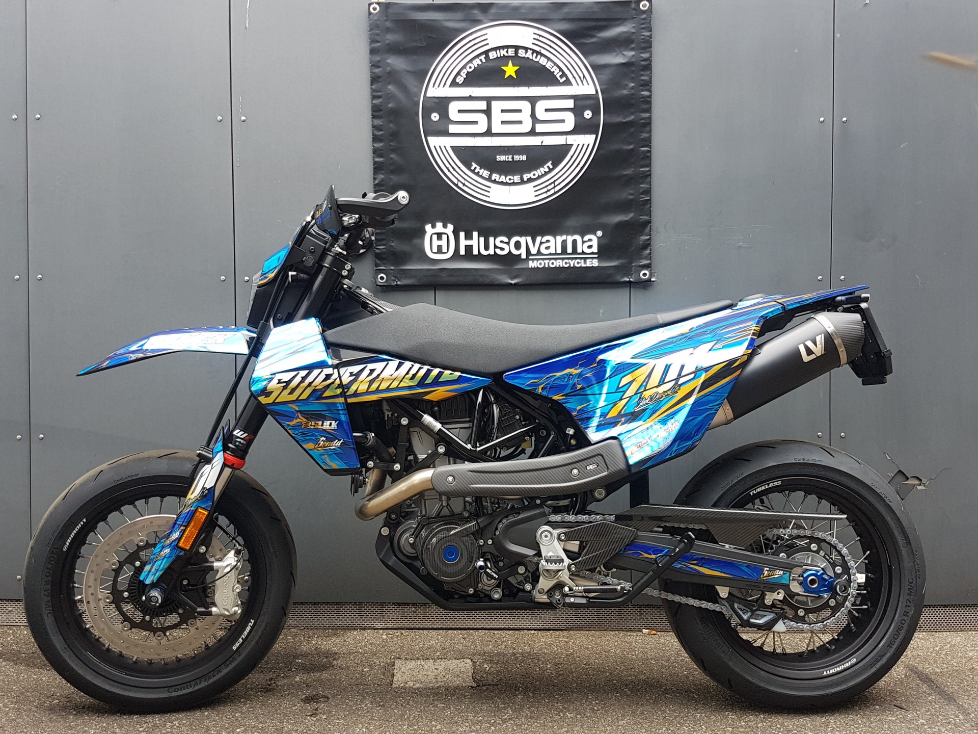 HUSQVARNA 701 Supermoto (35kW)-showroom-element-2