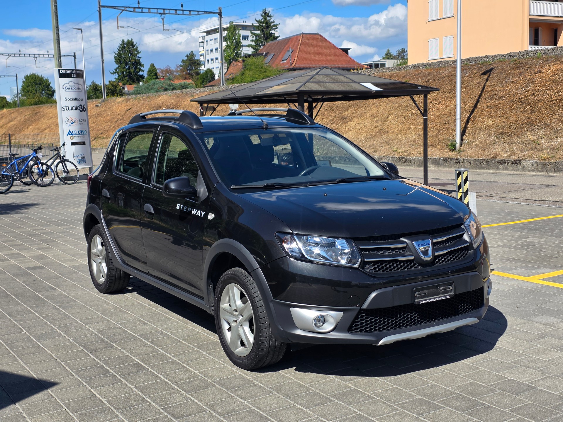 DACIA Sandero 1.5 dCi STEPWAY LAUREATE*FRISCH MFK UND AB GROSSEM SERVICE*8 FACH RÄDER*-image-0