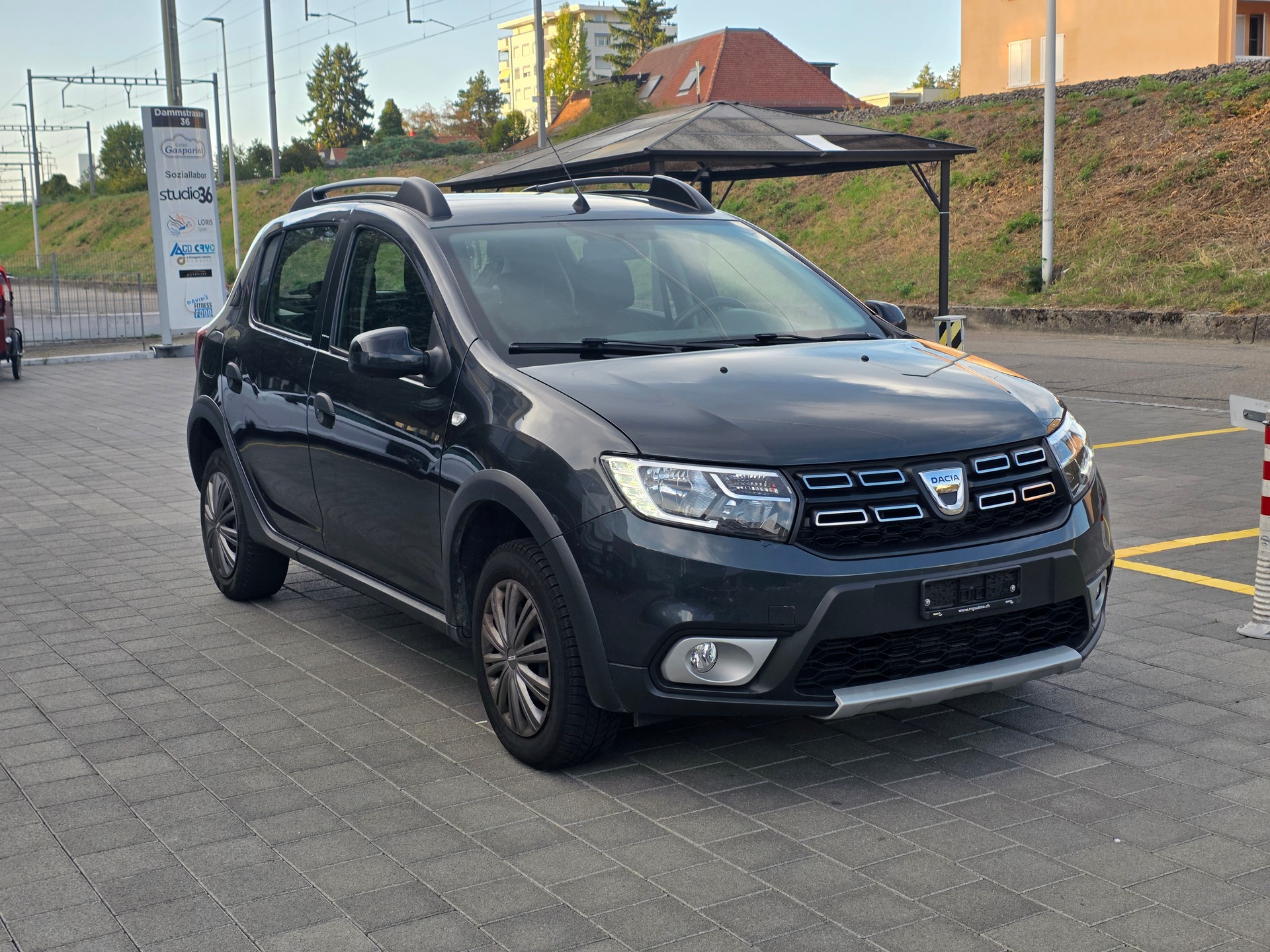 DACIA Sandero Tce 90 STEPWAY Lauréate FACELIFT*FRISCH MFK UND SERVICE*8 FACH RÄDER*-image-2