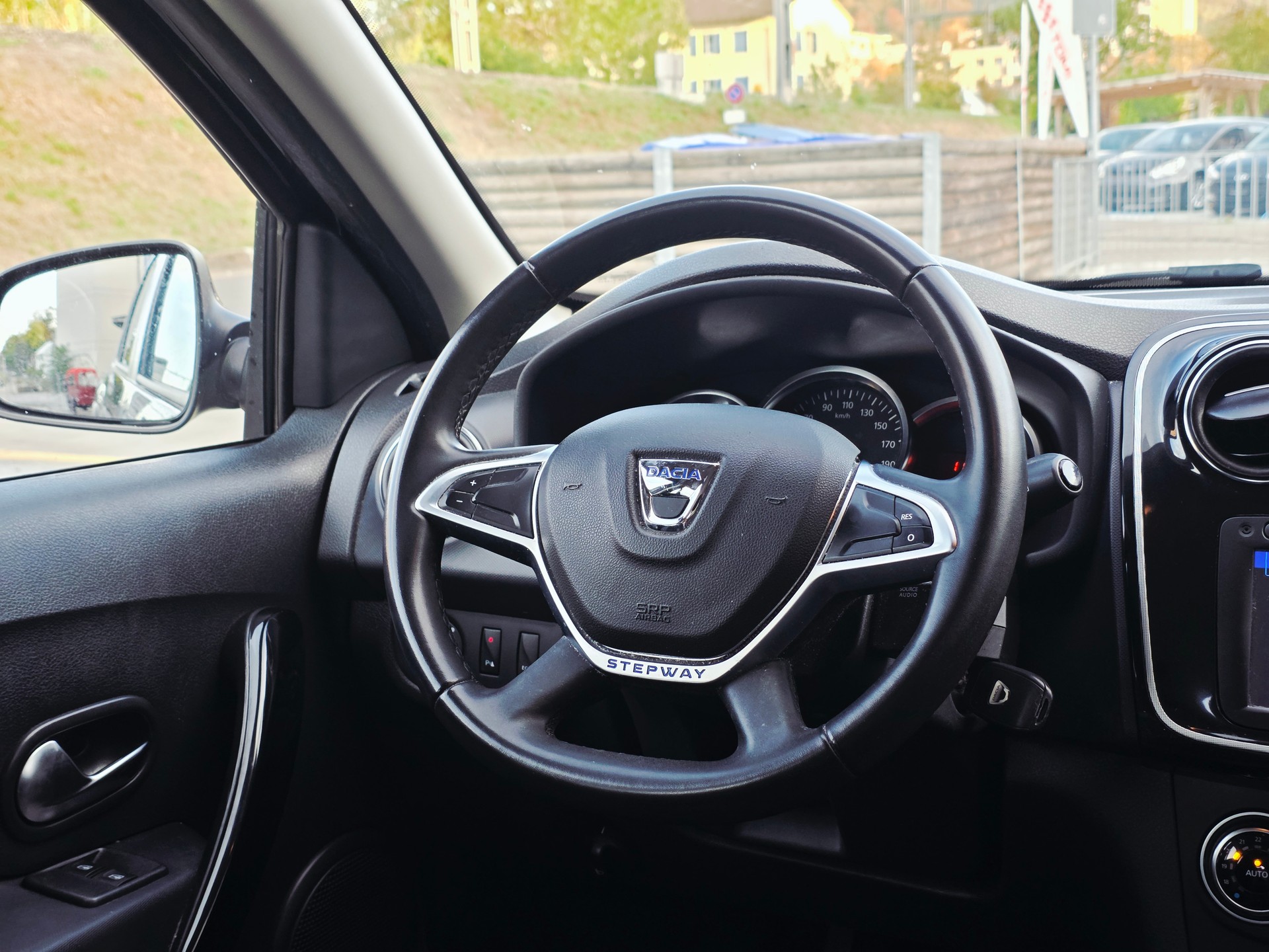 DACIA Sandero Tce 90 STEPWAY Lauréate FACELIFT*FRISCH MFK UND SERVICE*8 FACH RÄDER*-image-12