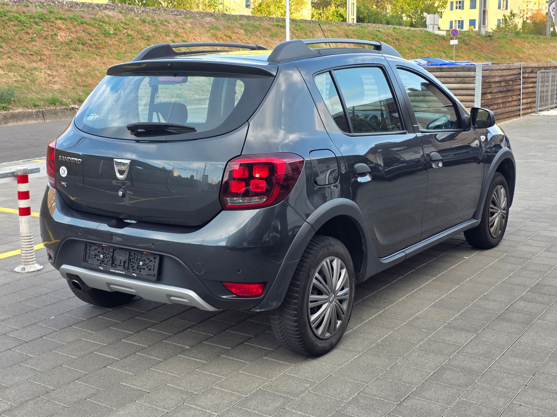 DACIA Sandero Tce 90 STEPWAY Lauréate FACELIFT*FRISCH MFK UND SERVICE*8 FACH RÄDER*-image-6