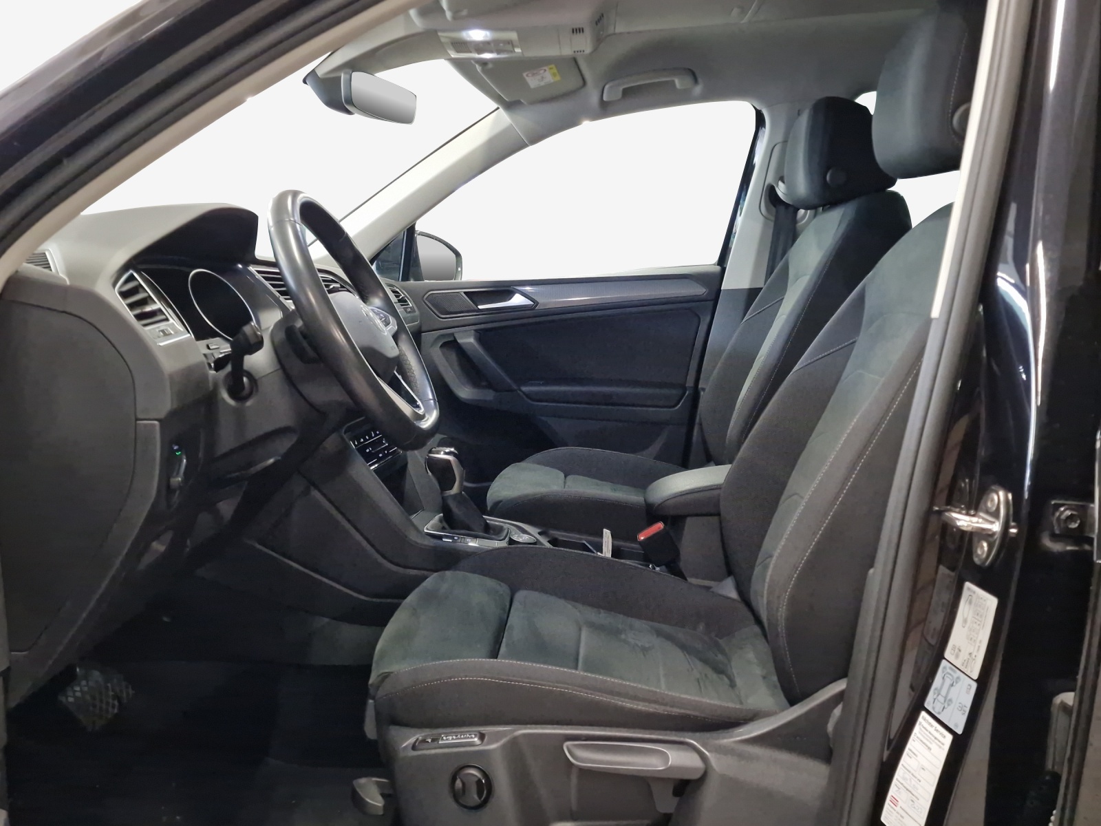 VW Tiguan 2.0 TDI SCR Life 4Motion DSG-image-7