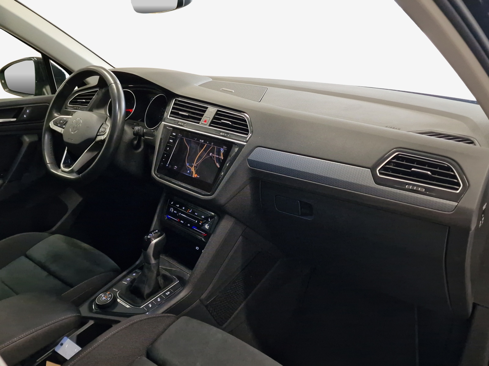 VW Tiguan 2.0 TDI SCR Life 4Motion DSG-image-13