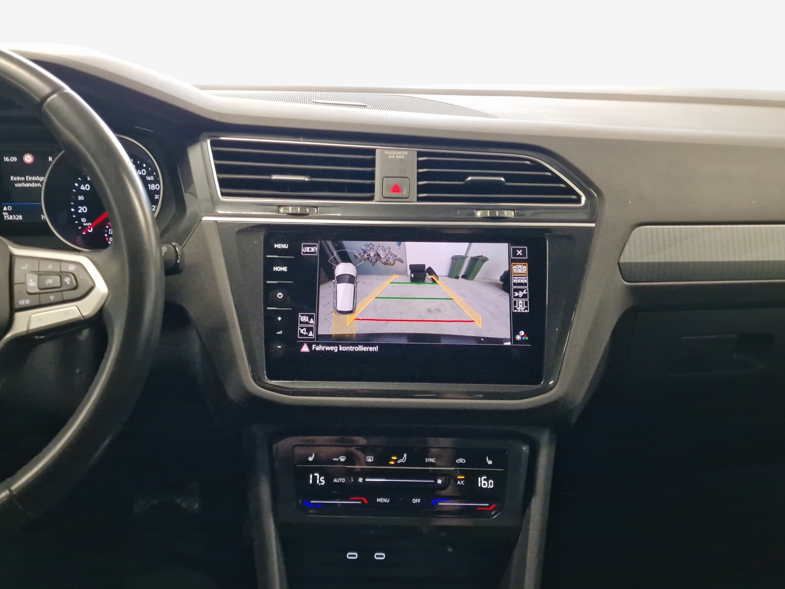 VW Tiguan 2.0 TDI SCR Life 4Motion DSG-image-15