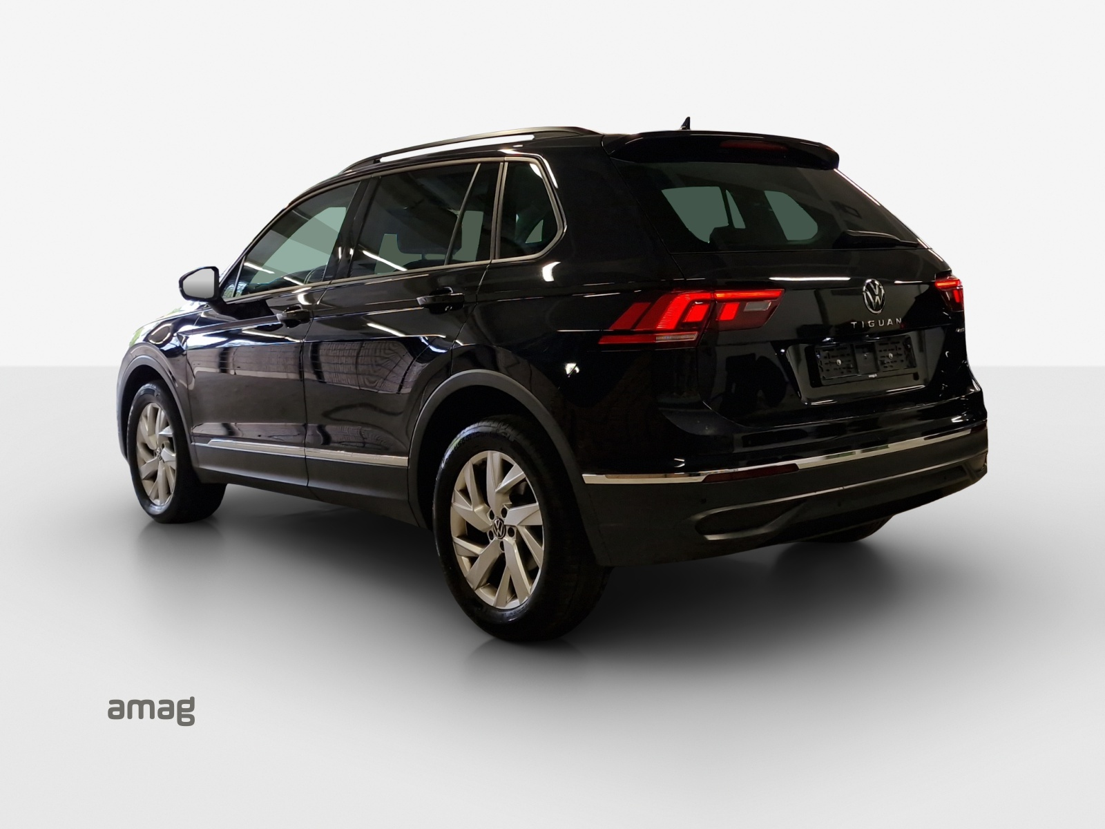 VW Tiguan 2.0 TDI SCR Life 4Motion DSG-image-2