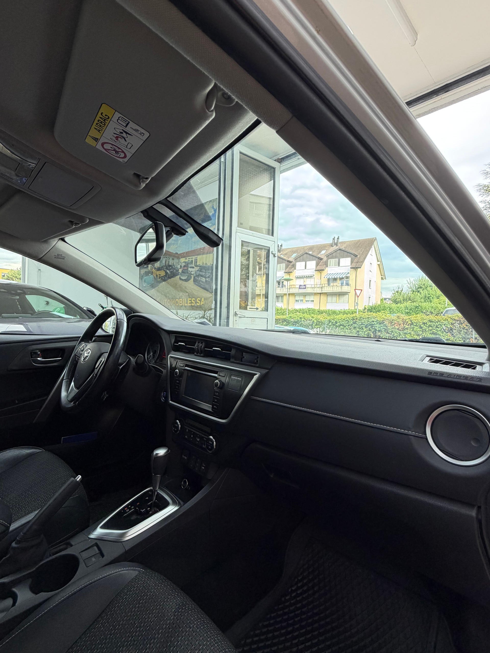 TOYOTA Auris 1.6 Luna Multidrive-image-11