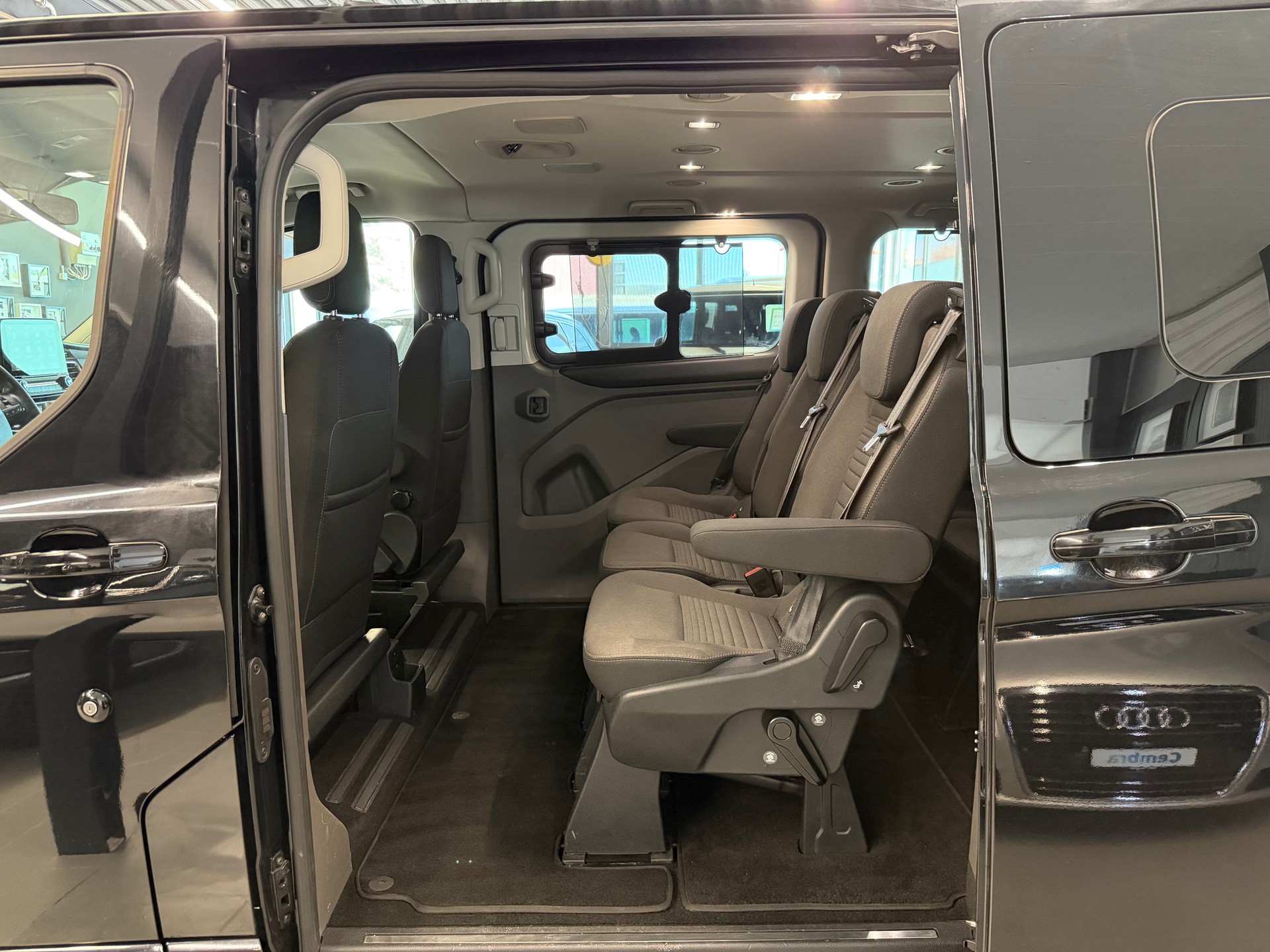 FORD Tourneo Custom 310 L1H1 Titanium SelectShift A-image-18