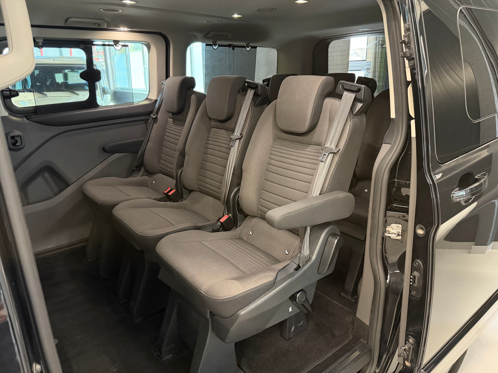 FORD Tourneo Custom 310 L1H1 Titanium SelectShift A-image-19