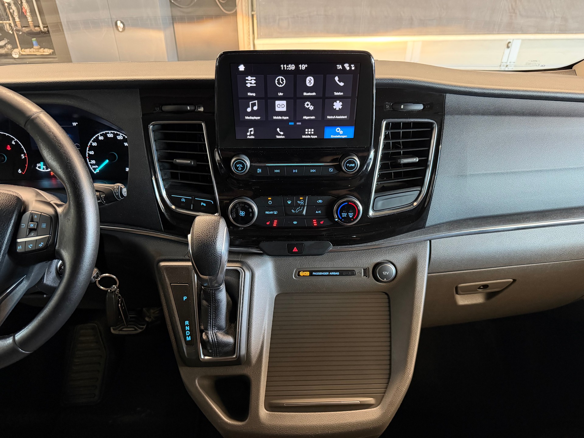 FORD Tourneo Custom 310 L1H1 Titanium SelectShift A-image-13