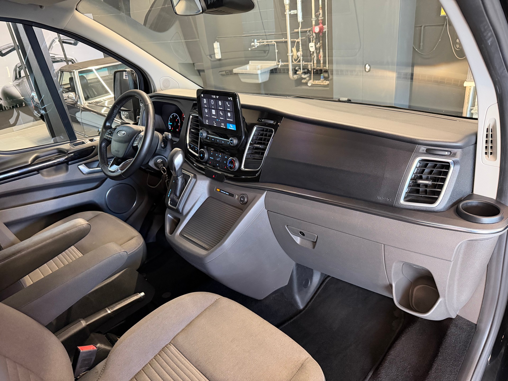 FORD Tourneo Custom 310 L1H1 Titanium SelectShift A-image-11