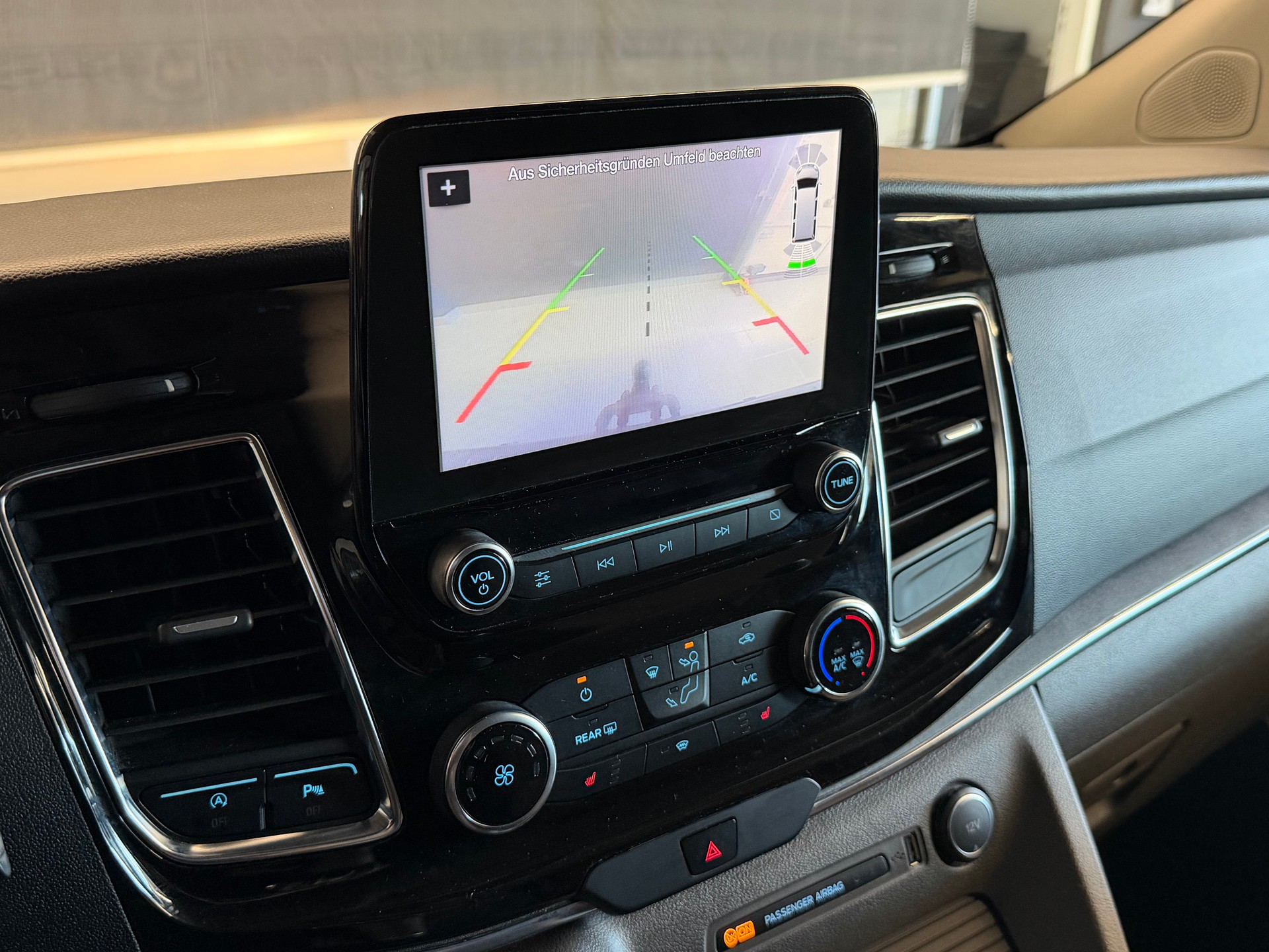 FORD Tourneo Custom 310 L1H1 Titanium SelectShift A-image-14