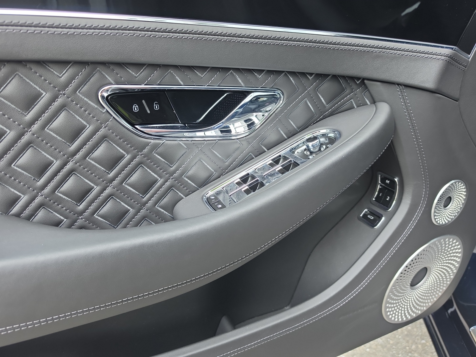 BENTLEY Continental GT 4.0 V8 Mulliner- Ausführung aus 1. Hand-image-11