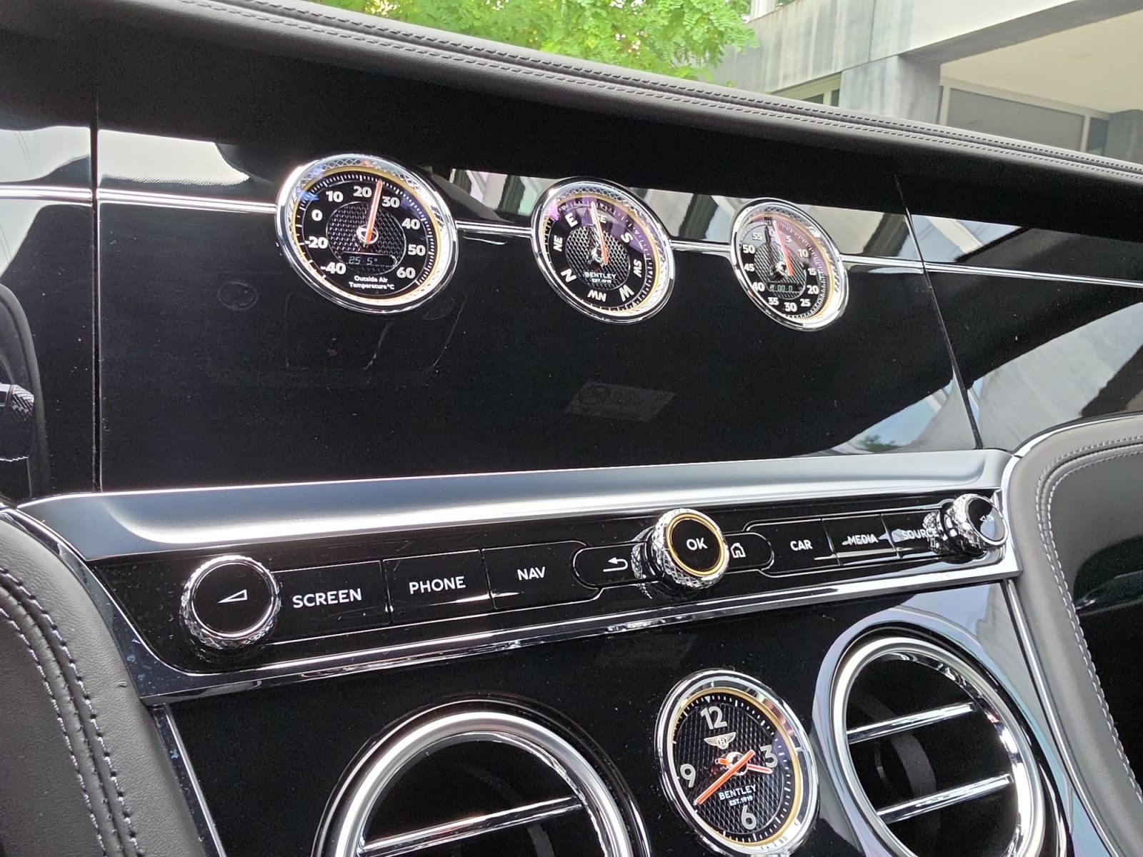 BENTLEY Continental GT 4.0 V8 Mulliner- Ausführung aus 1. Hand-image-15
