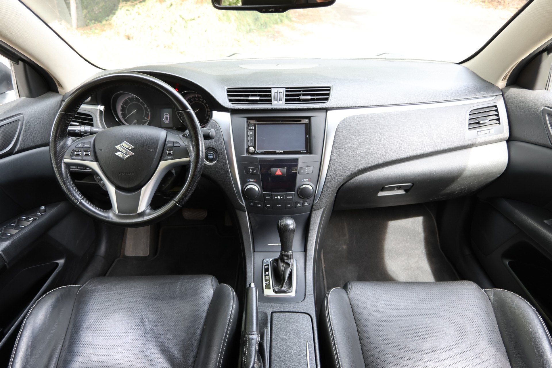 SUZUKI Kizashi 2.4 GL Top Indigo 4WD-image-3