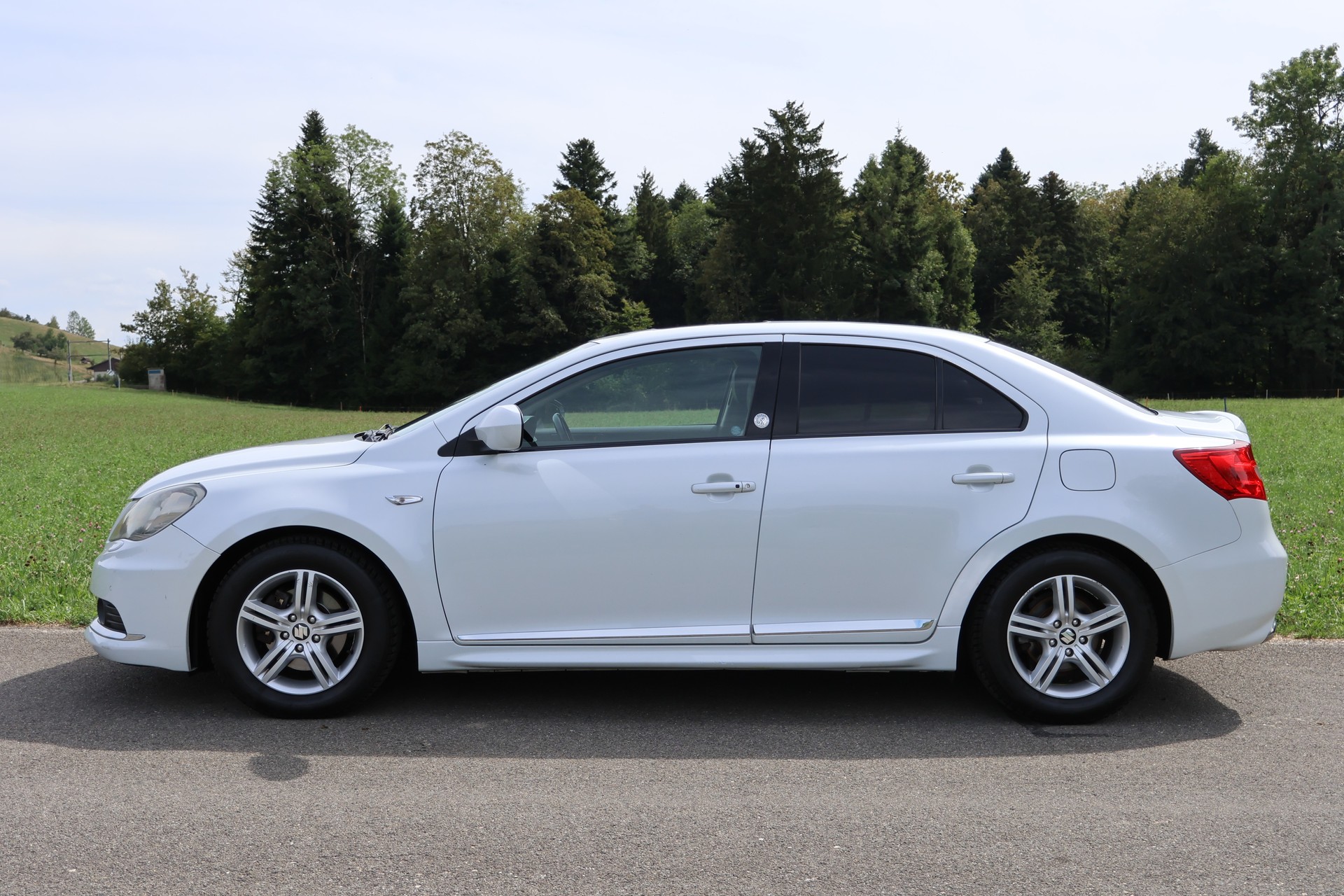 SUZUKI Kizashi 2.4 GL Top Indigo 4WD-image-1