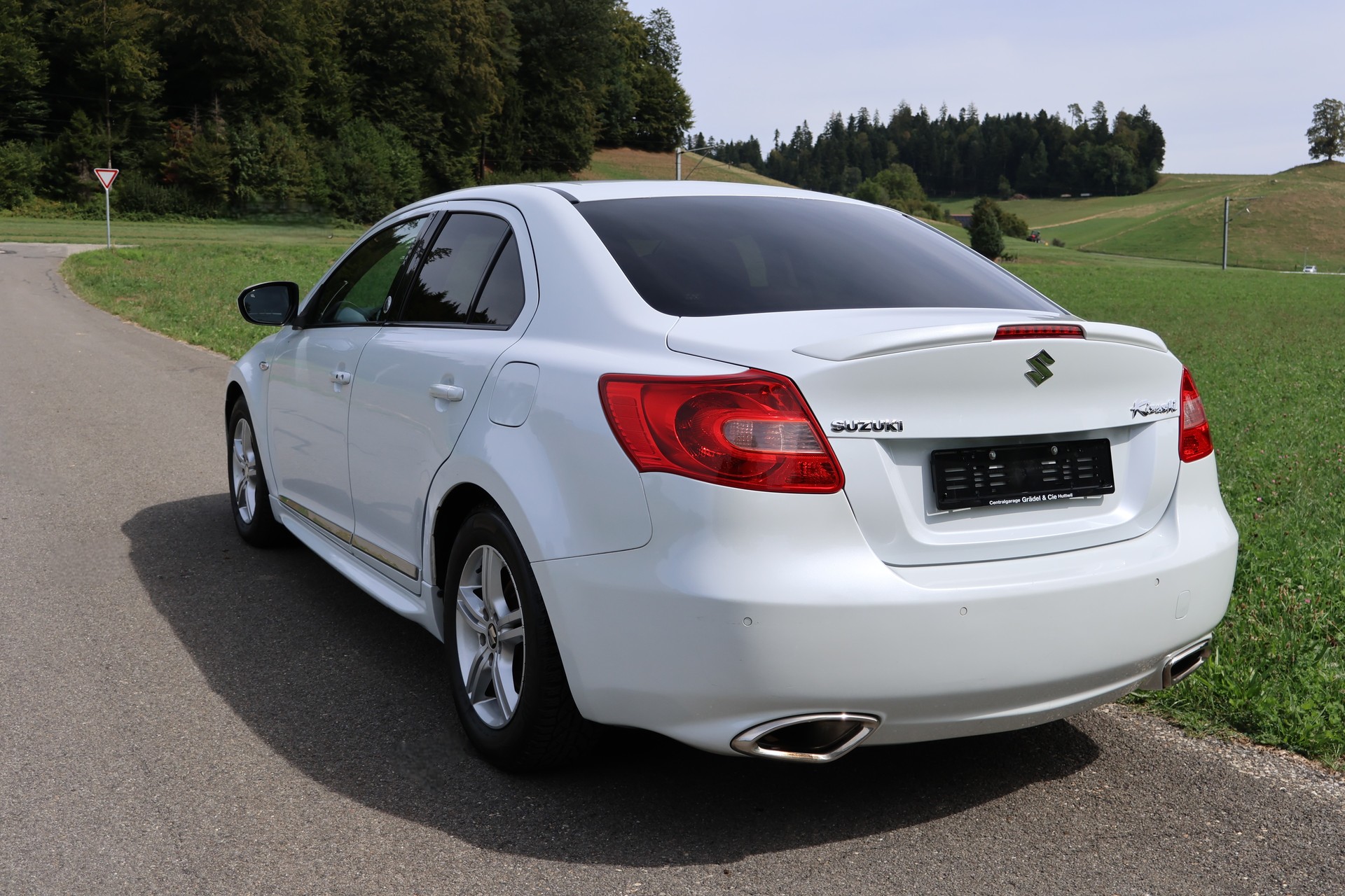 SUZUKI Kizashi 2.4 GL Top Indigo 4WD-image-2