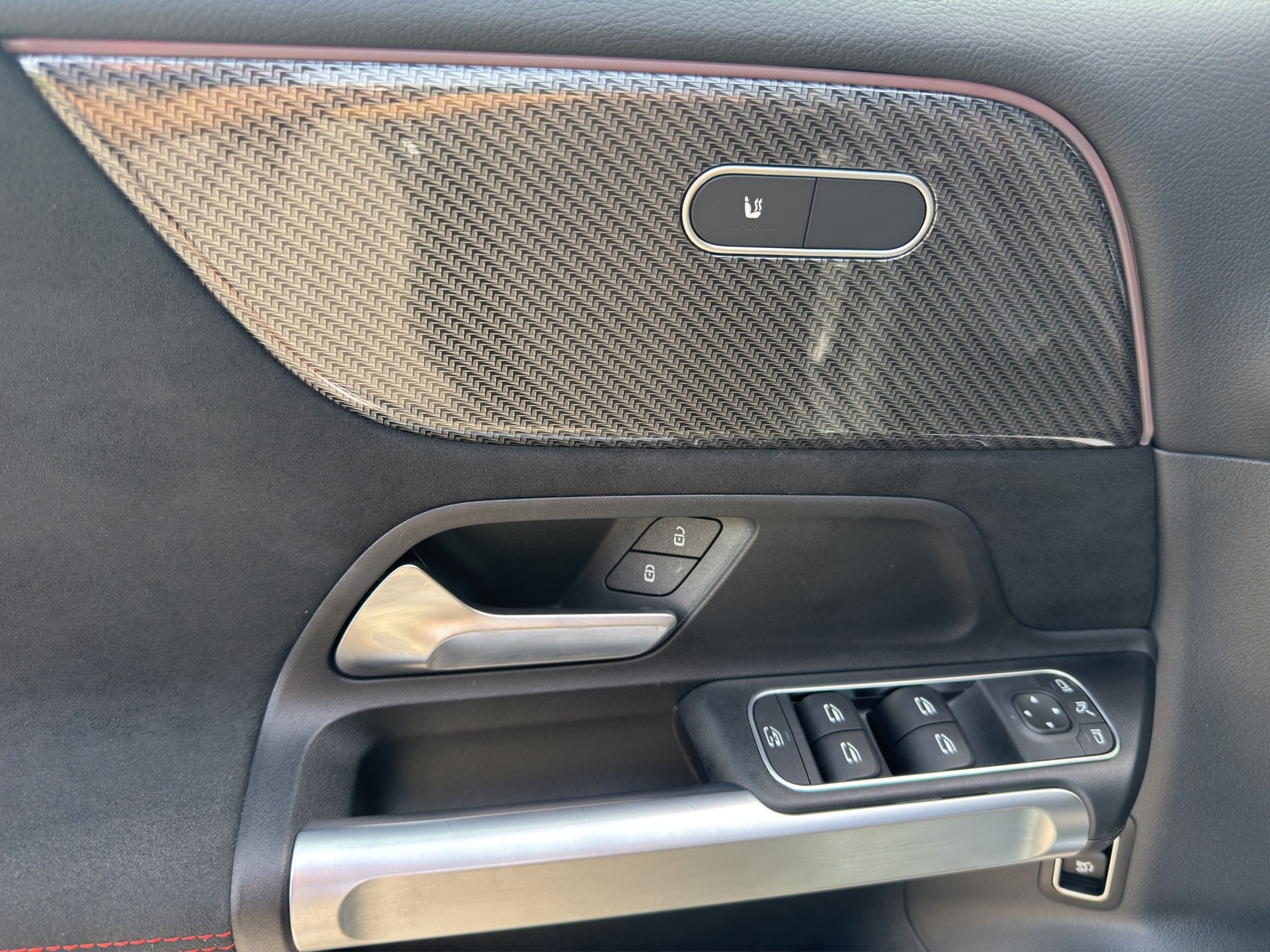 MERCEDES-BENZ GLB 200-image-11
