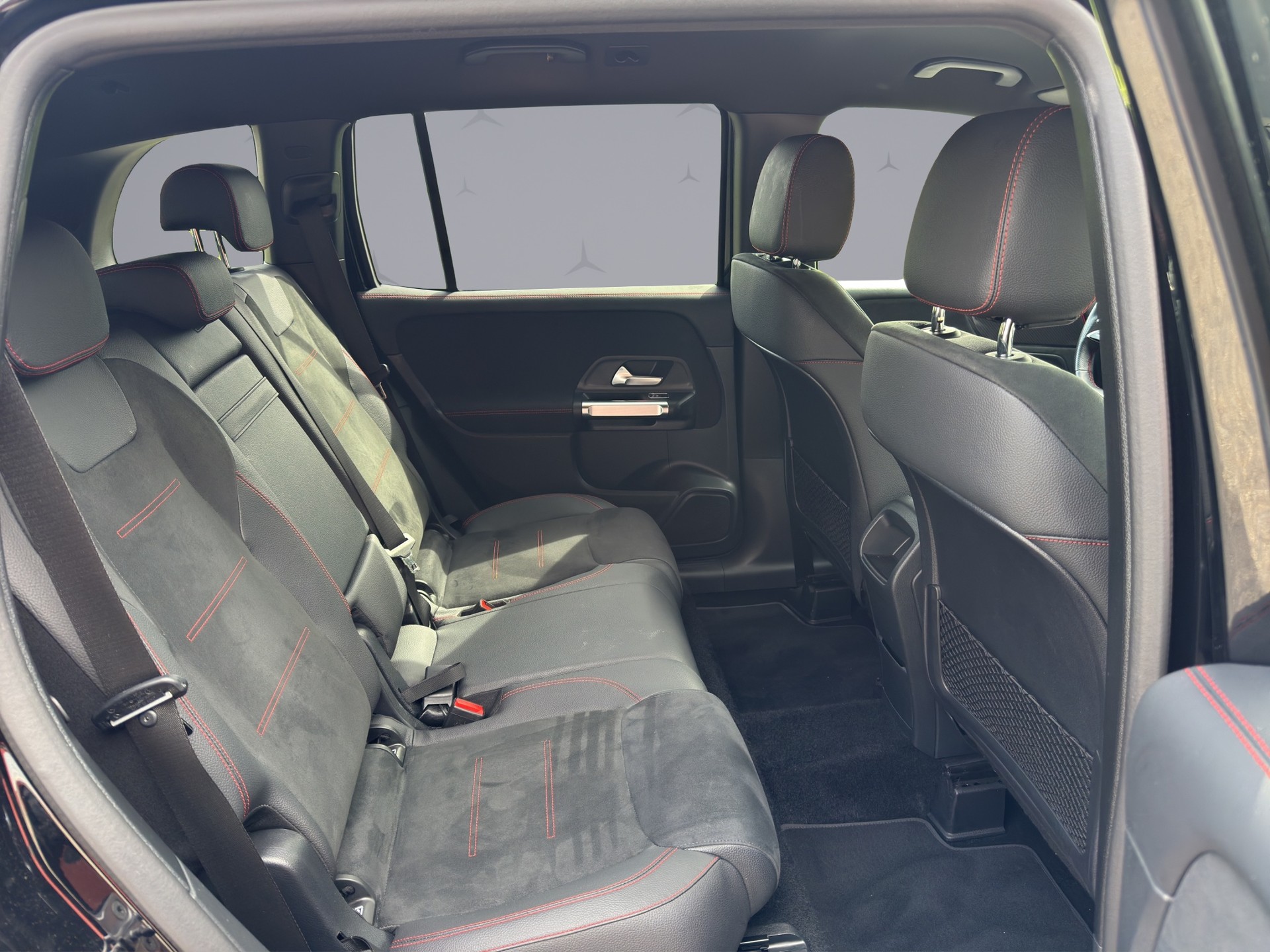 MERCEDES-BENZ GLB 200-image-18