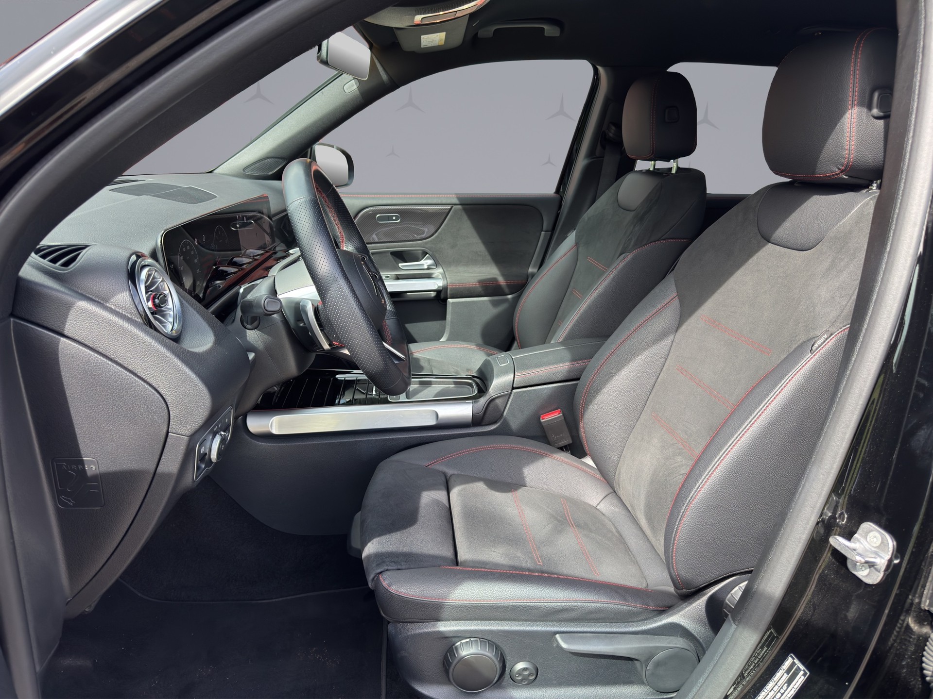 MERCEDES-BENZ GLB 200-image-10
