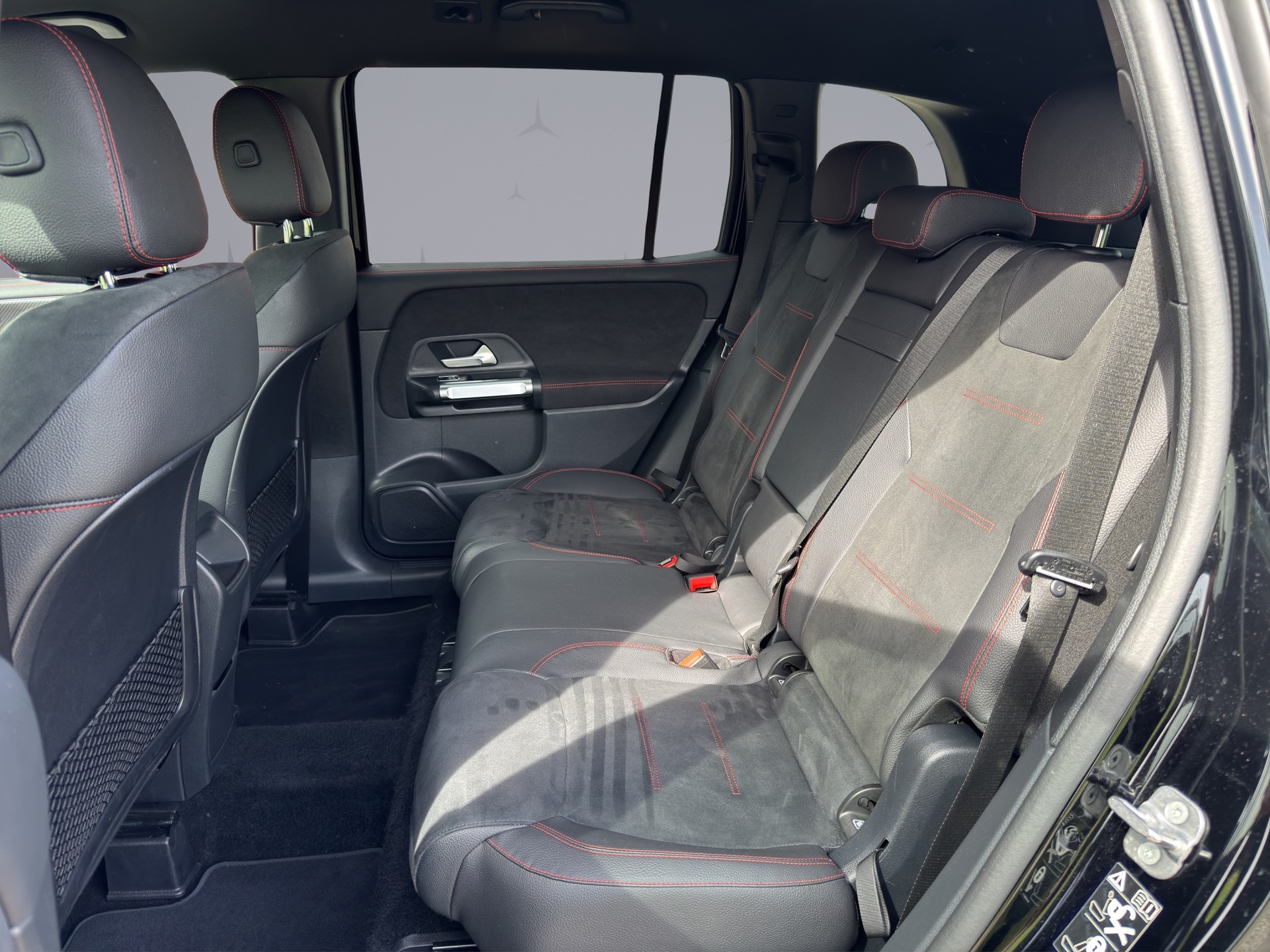 MERCEDES-BENZ GLB 200-image-13
