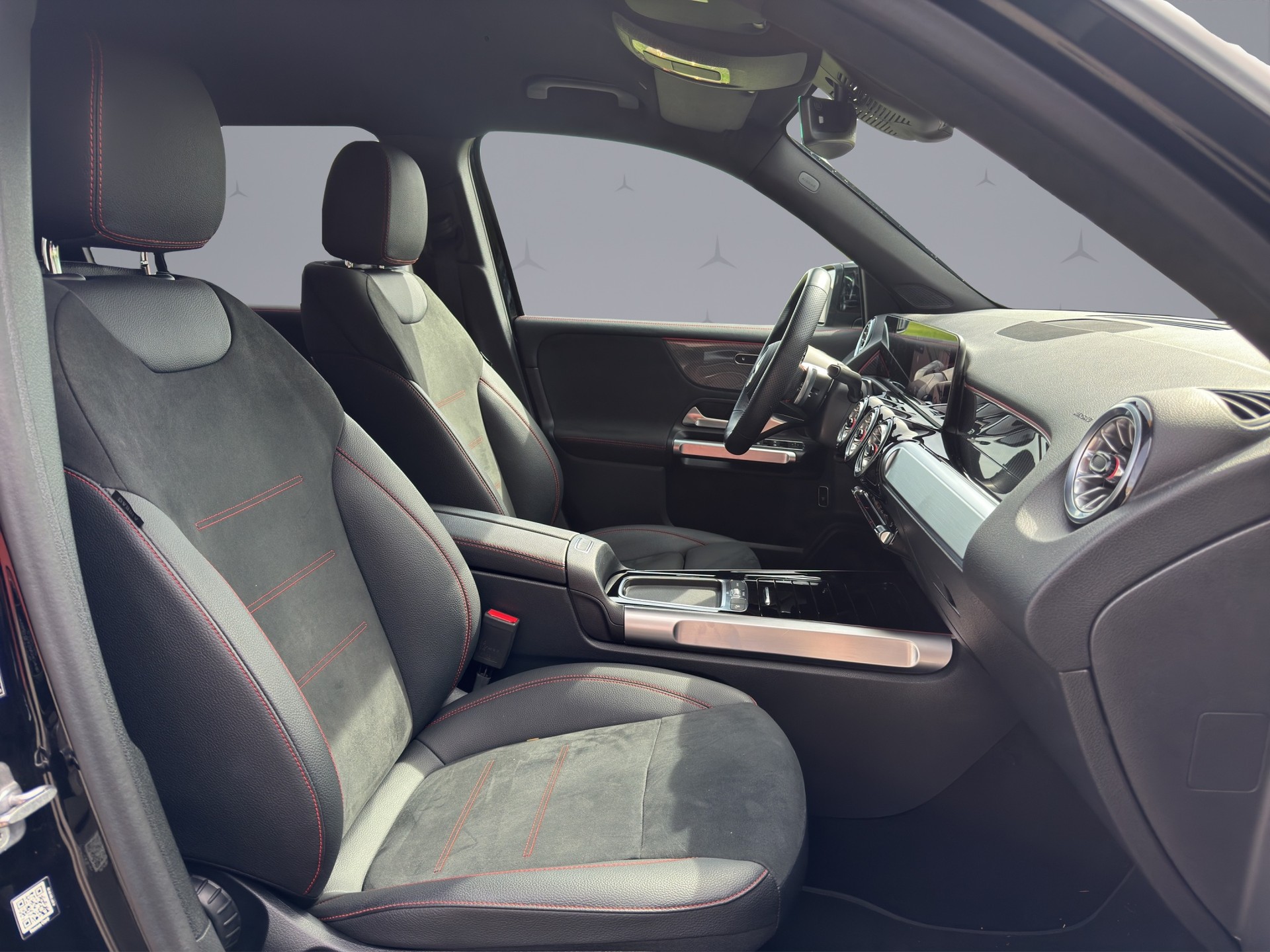 MERCEDES-BENZ GLB 200-image-17