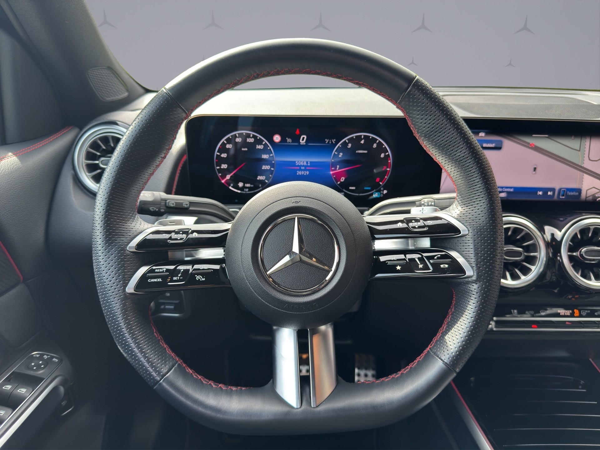 MERCEDES-BENZ GLB 200-image-12
