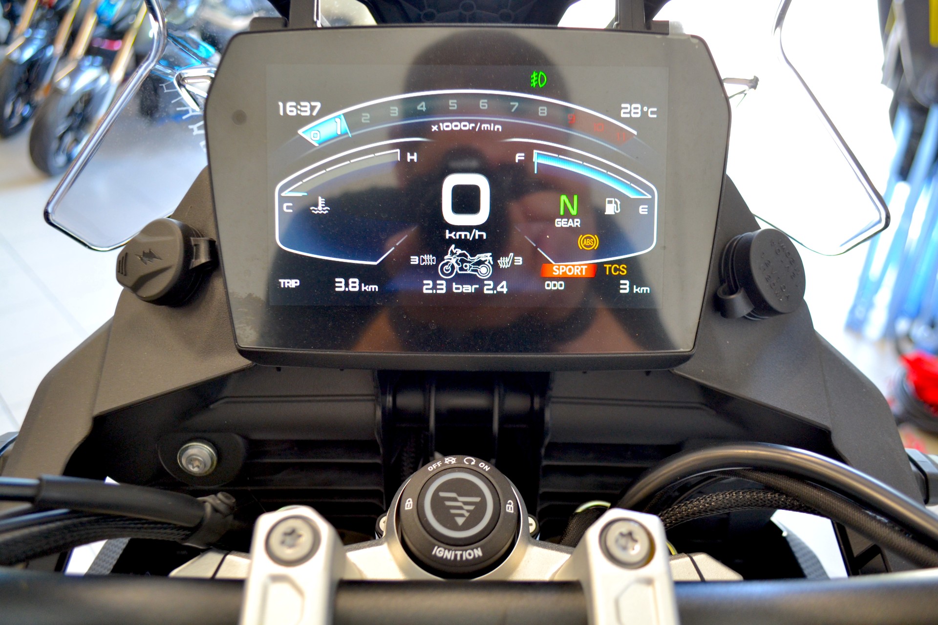 VOGE 900 DSX-image-5
