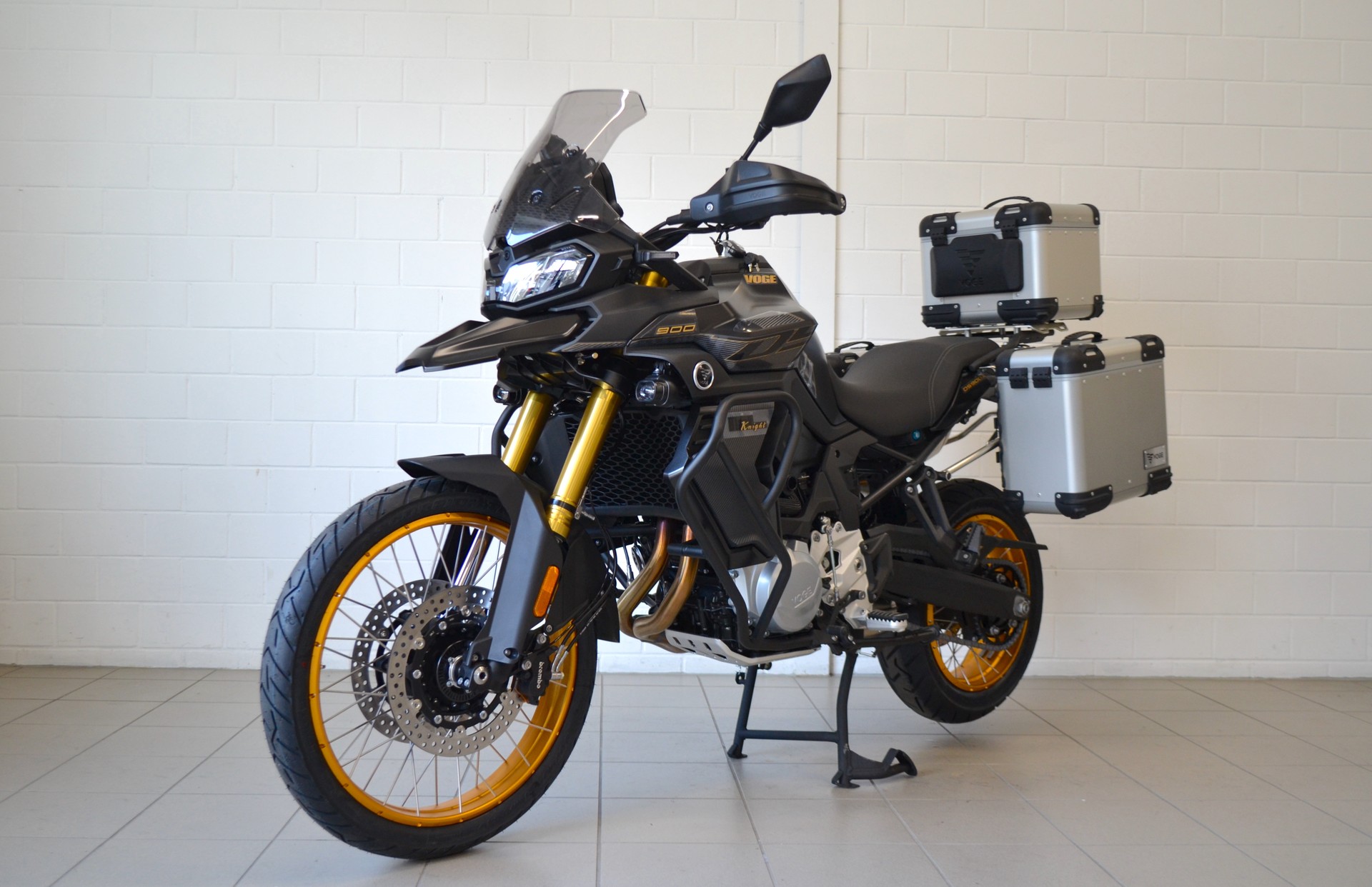 VOGE 900 DSX-showroom-element-1