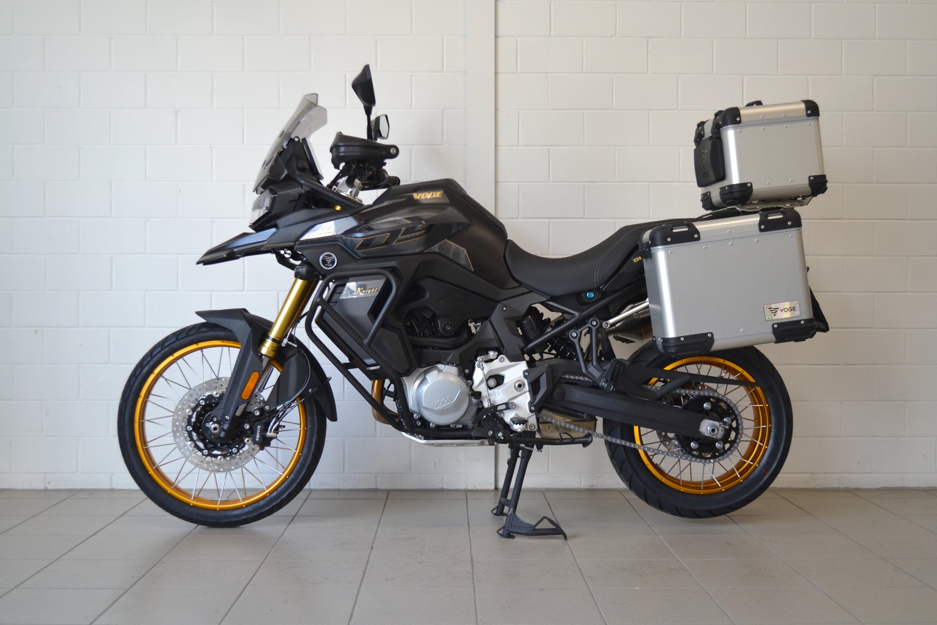 VOGE 900 DSX-showroom-element-2
