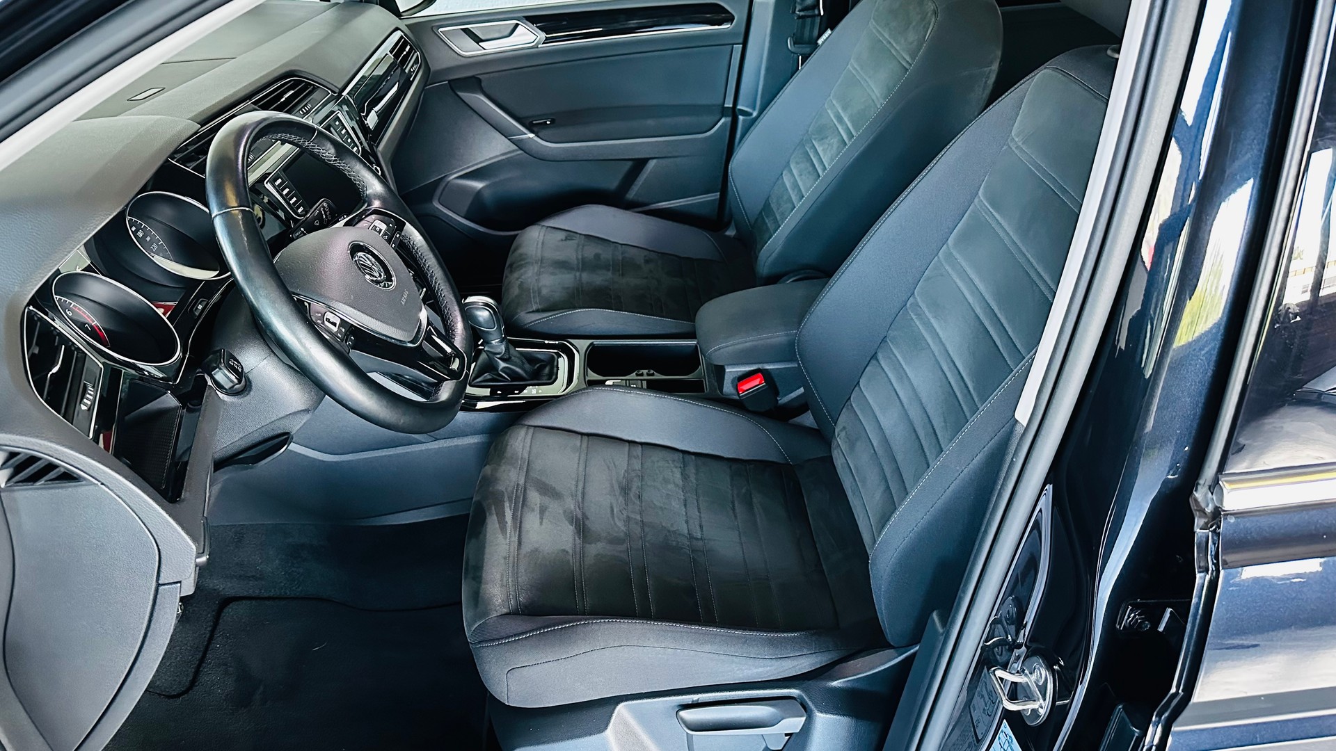 VW Touran 1.4 TSI BlueMotion Technology Highline DSG-image-12