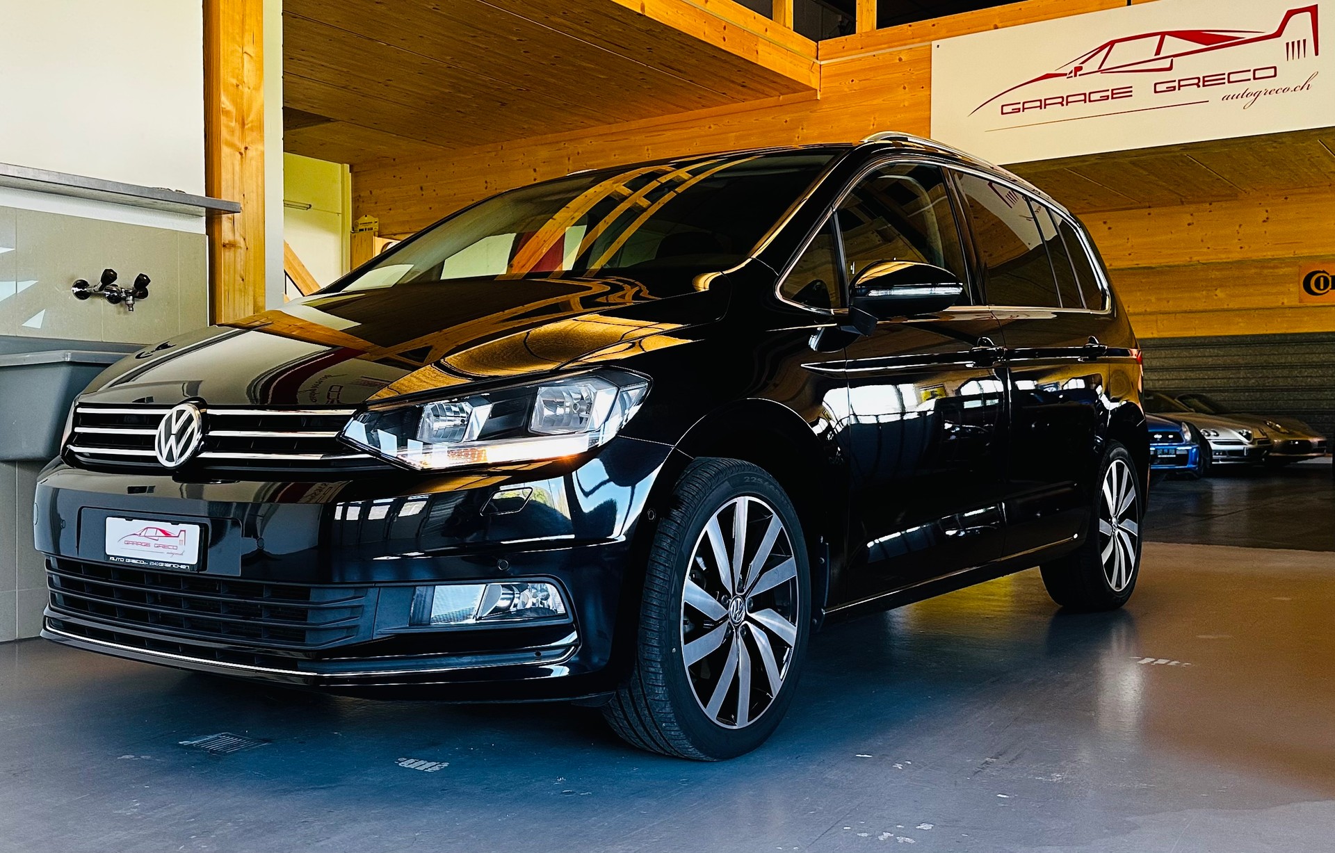 VW Touran 1.4 TSI BlueMotion Technology Highline DSG-image-2