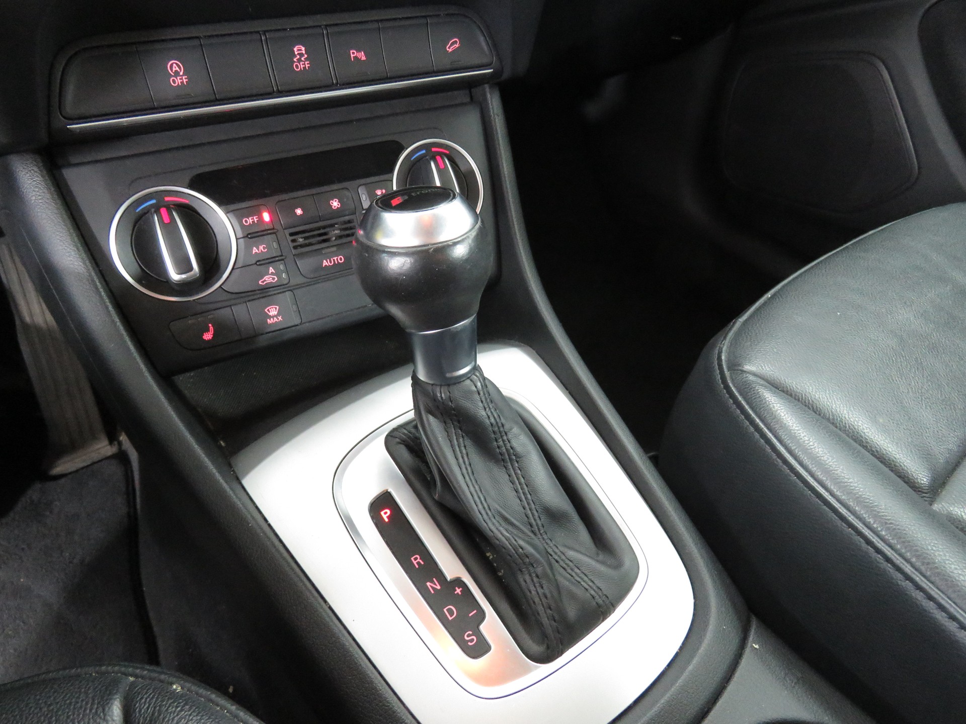 AUDI Q3 2.0 TDI Quattro S-tronic (Automat) ab Platz, Fixpreis !!!-image-14