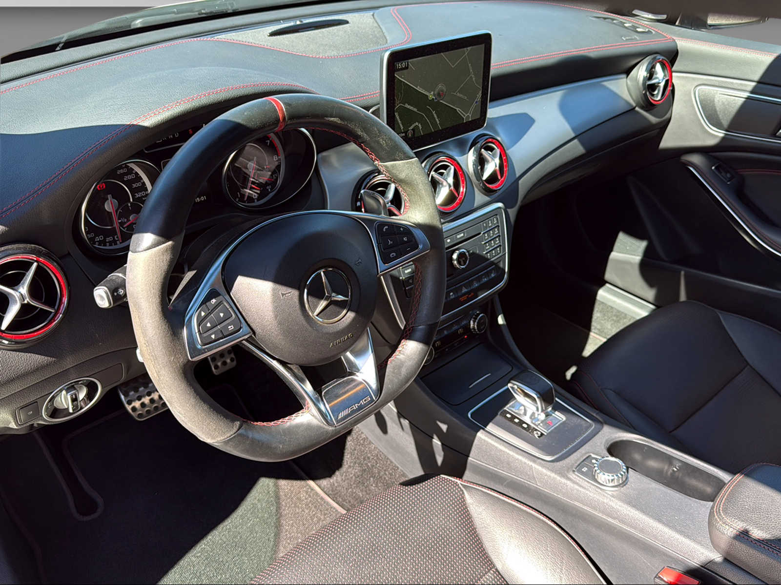MERCEDES-BENZ CLA 45 AMG 4m Shooting Brake-image-12