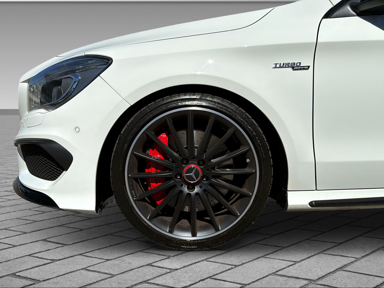 MERCEDES-BENZ CLA 45 AMG 4m Shooting Brake-image-3