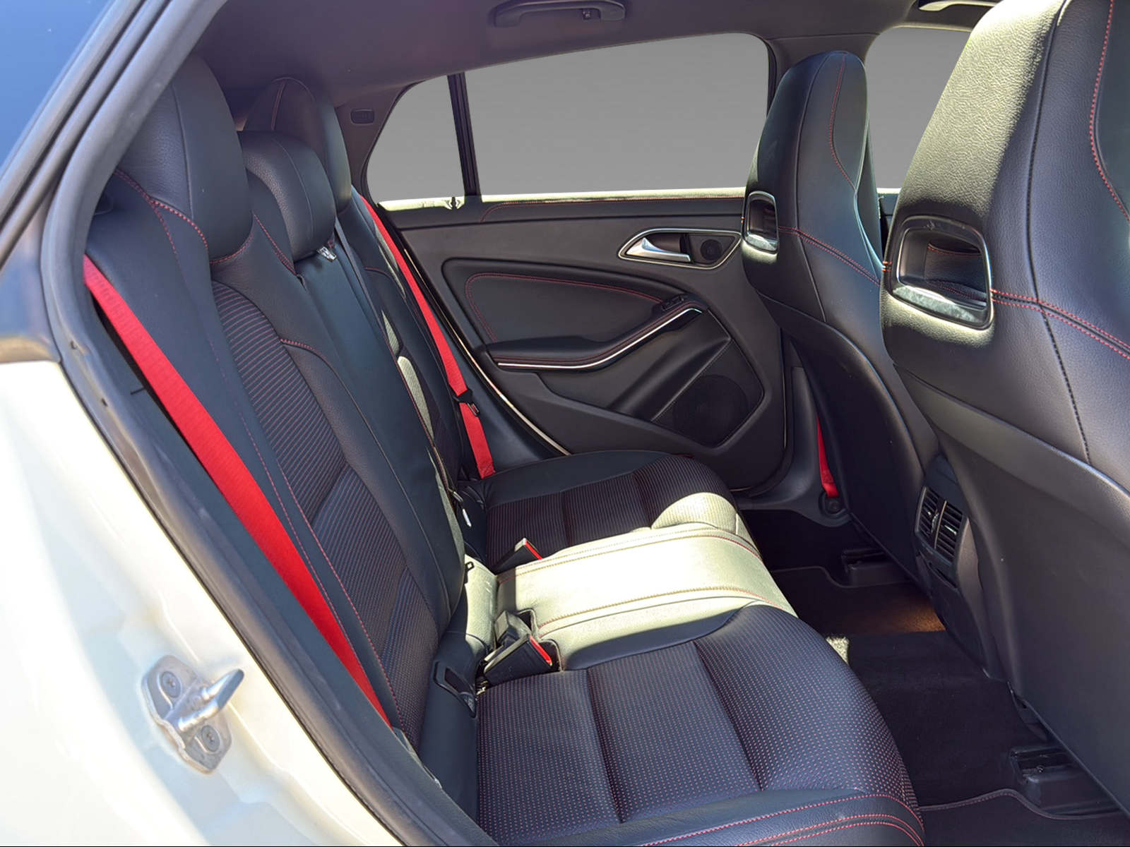 MERCEDES-BENZ CLA 45 AMG 4m Shooting Brake-image-20