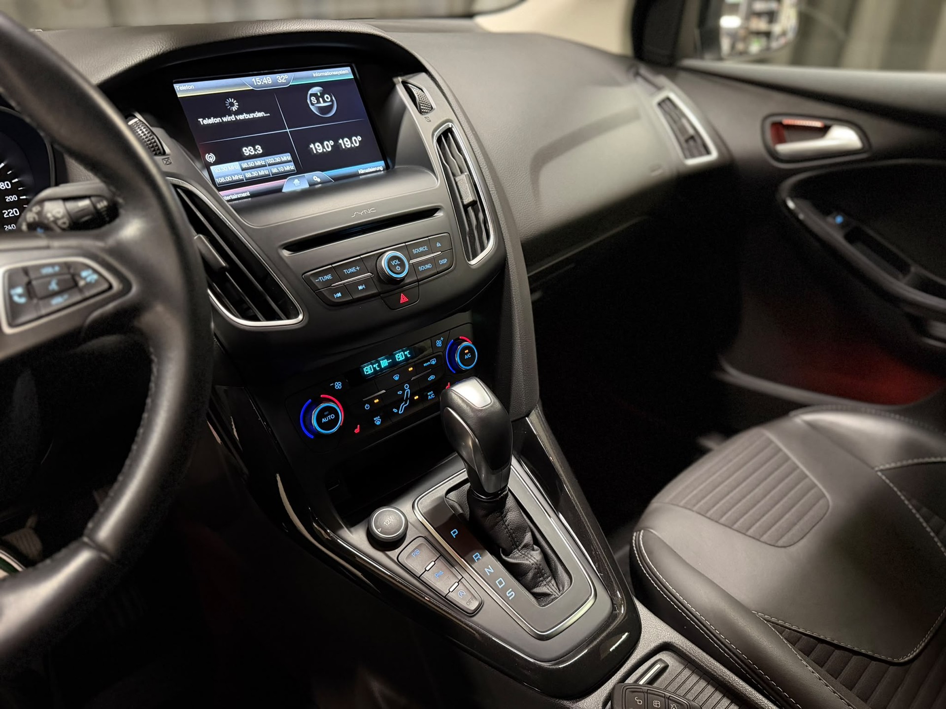 FORD Focus 1.5 SCTi Titanium X Automatic-image-9